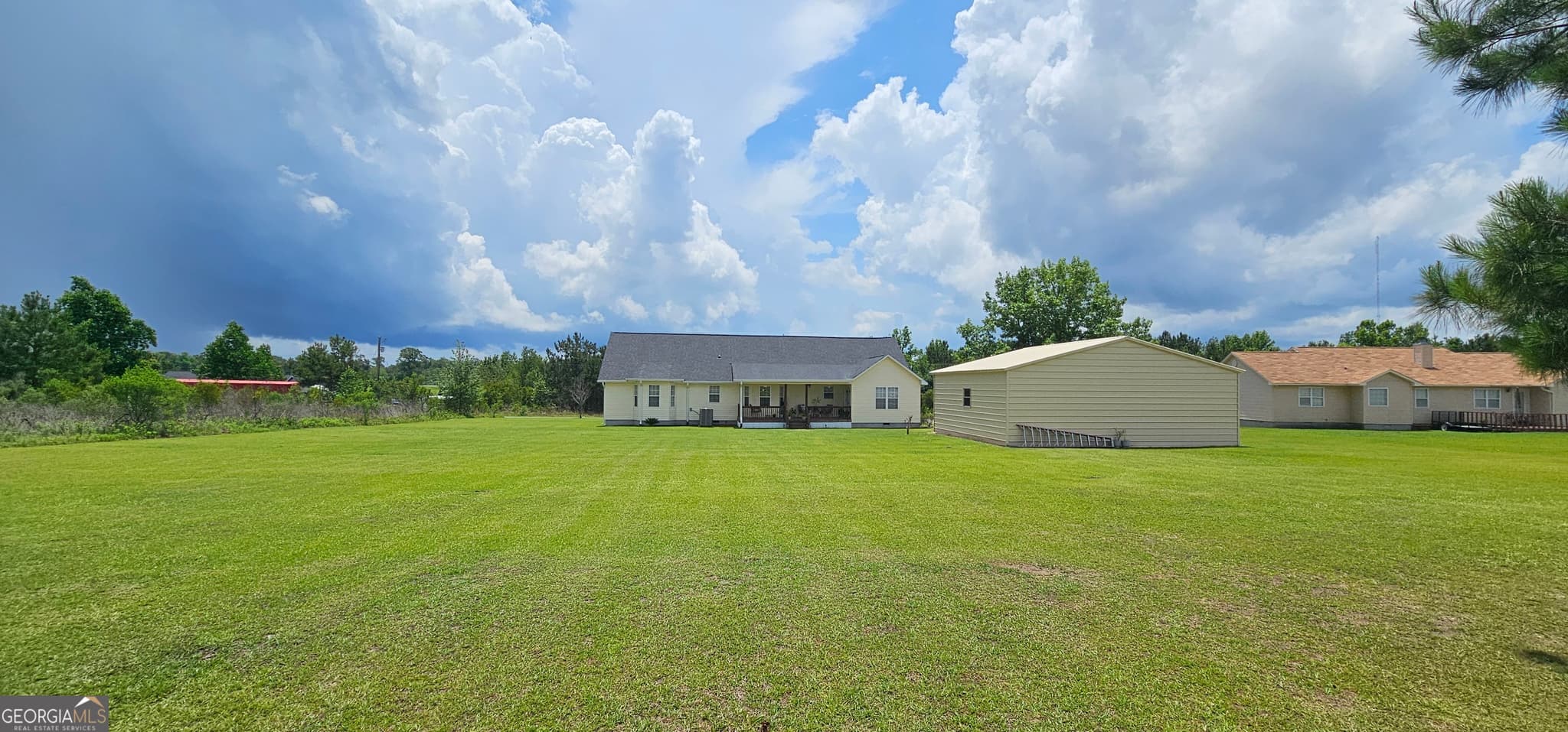 3 bedroom, 2 bathroom, 2,091 sq ft single family residence under contract at 157 Scarlett Ohara Drive, Ailey, GA 30410 — photo 6