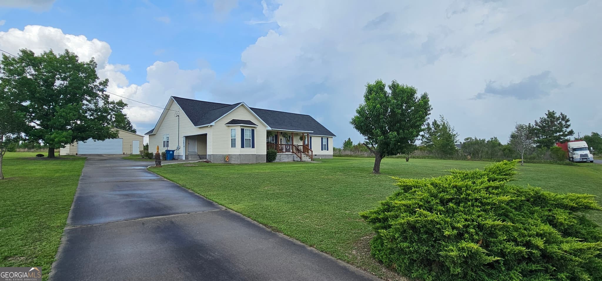 3 bedroom, 2 bathroom, 2,091 sq ft single family residence under contract at 157 Scarlett Ohara Drive, Ailey, GA 30410 — photo 3