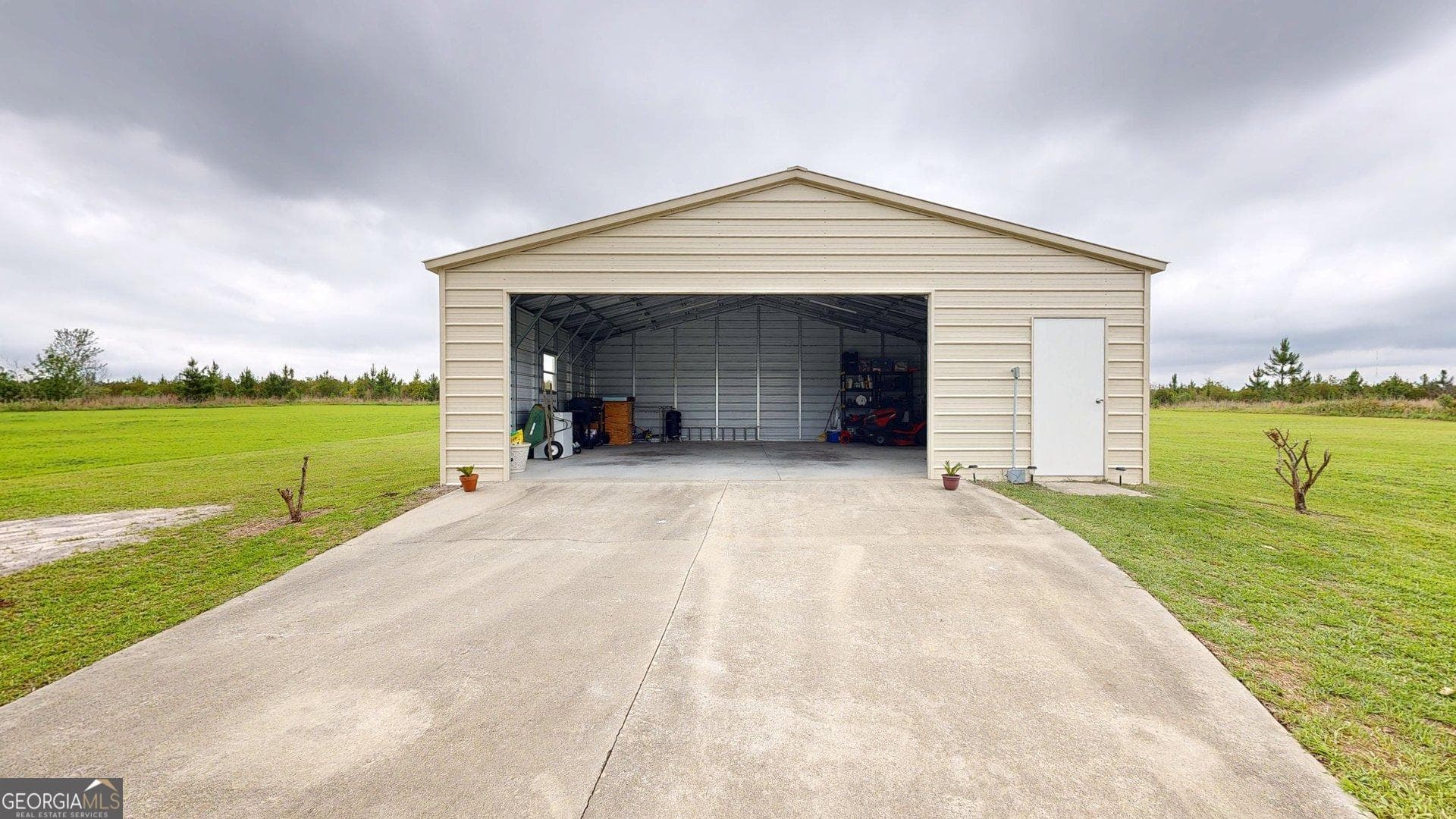 3 bedroom, 2 bathroom, 2,091 sq ft single family residence under contract at 157 Scarlett Ohara Drive, Ailey, GA 30410 — photo 9