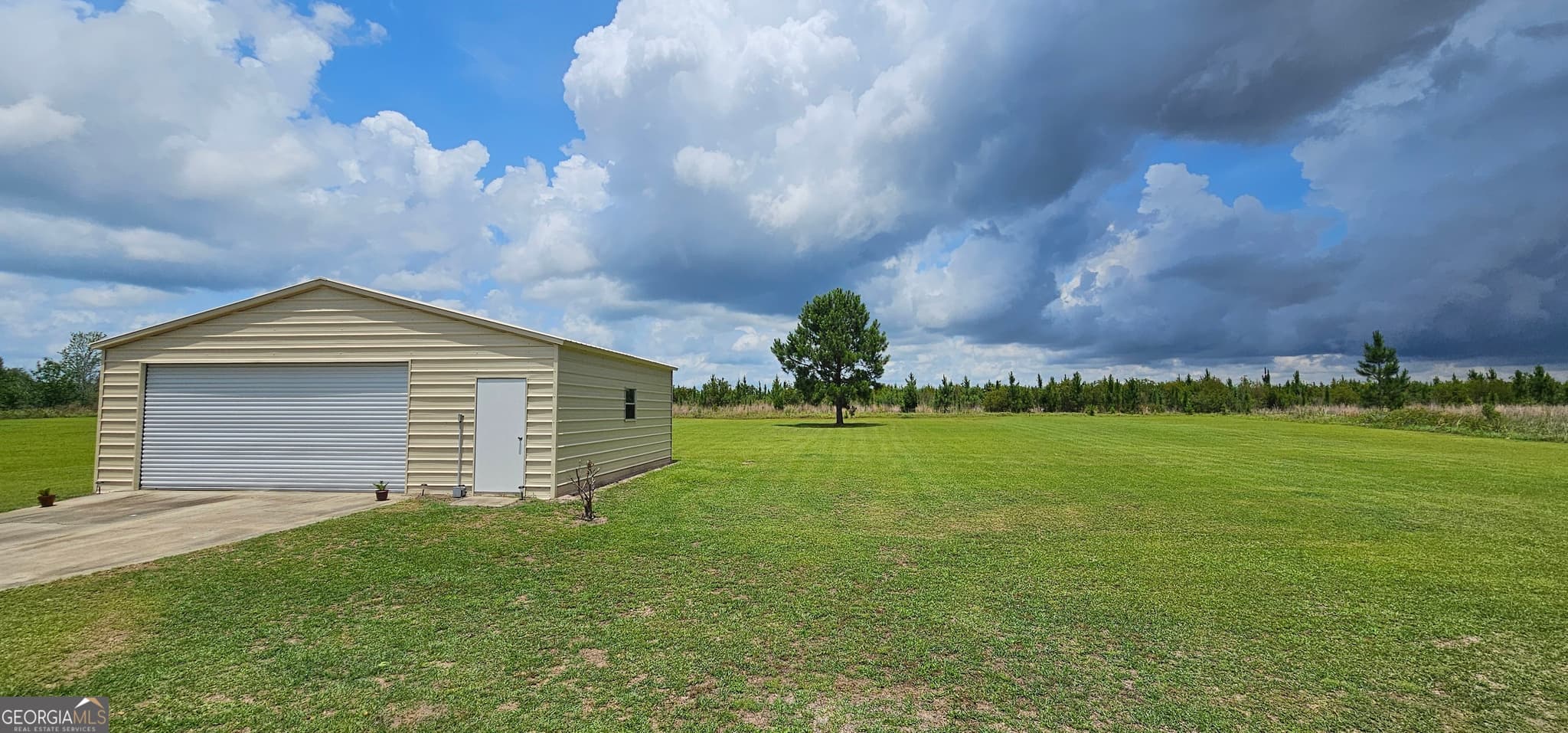 3 bedroom, 2 bathroom, 2,091 sq ft single family residence under contract at 157 Scarlett Ohara Drive, Ailey, GA 30410 — photo 4
