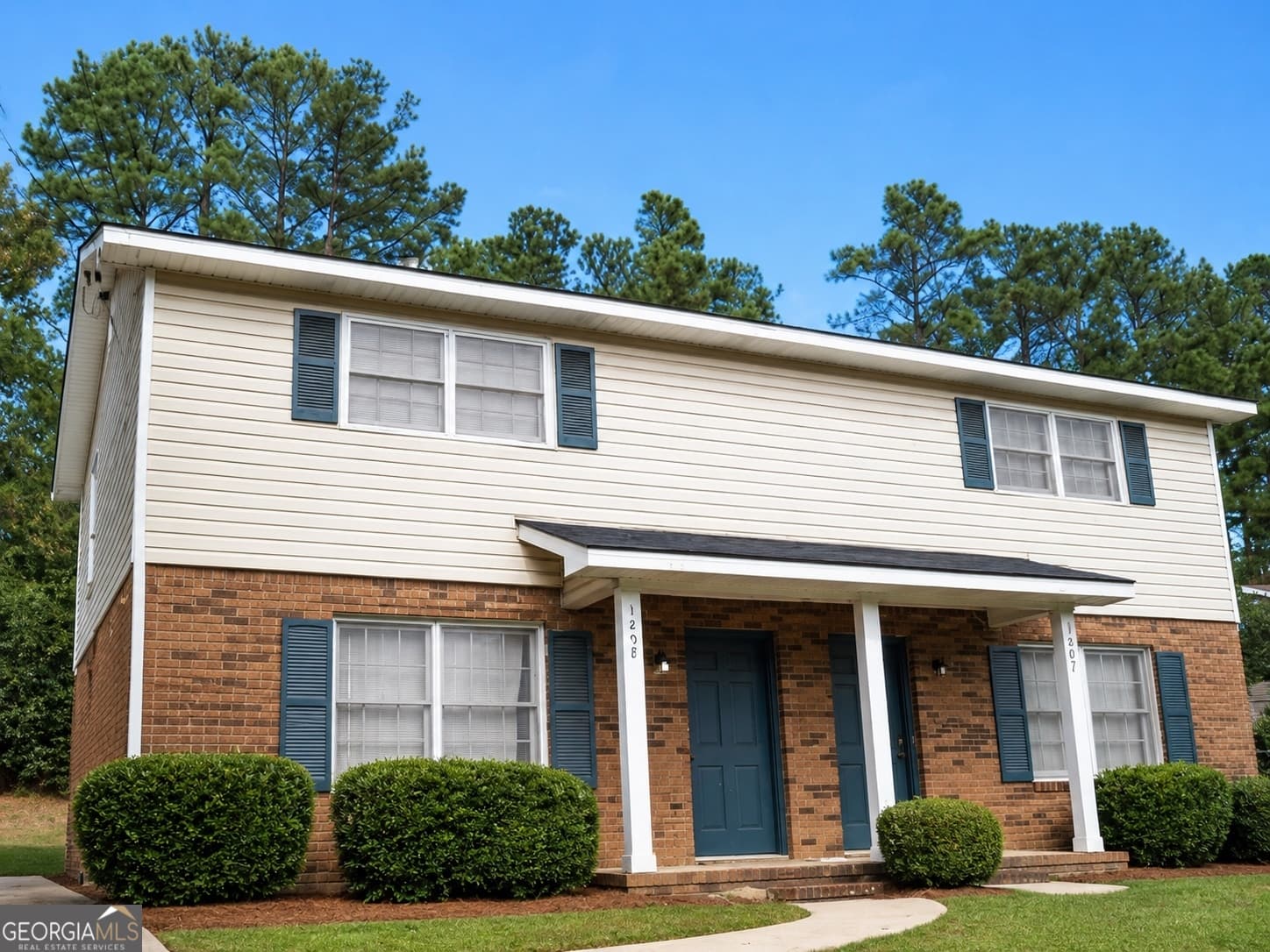 2 bedroom, 1.5 bathroom, 1,050 sq ft townhouse for rent at 1856 Clinton Road, Macon, GA 31211 for $1,200 a month — photo 1 of 1