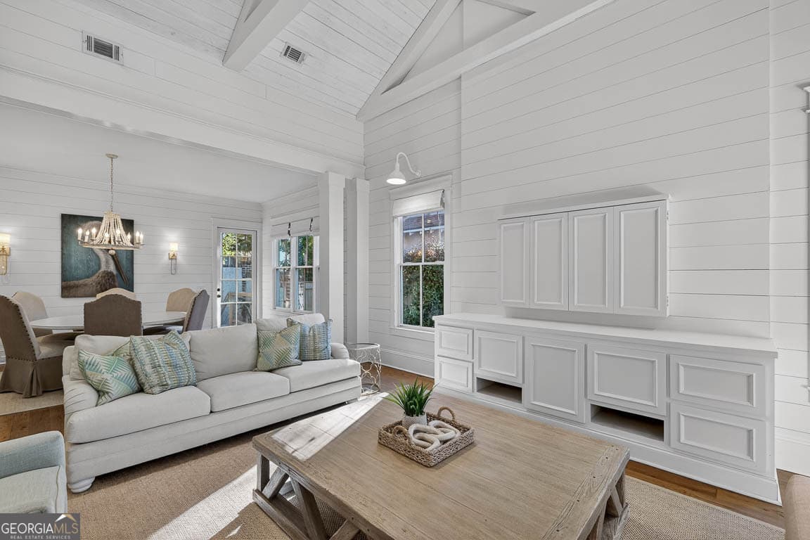 4 bedroom, 3.5 bathroom, 3,291 sq ft single family residence for rent at 1030 Village Oaks Lane, St. Simons, GA 31522 for $7,500 a month — photo 6