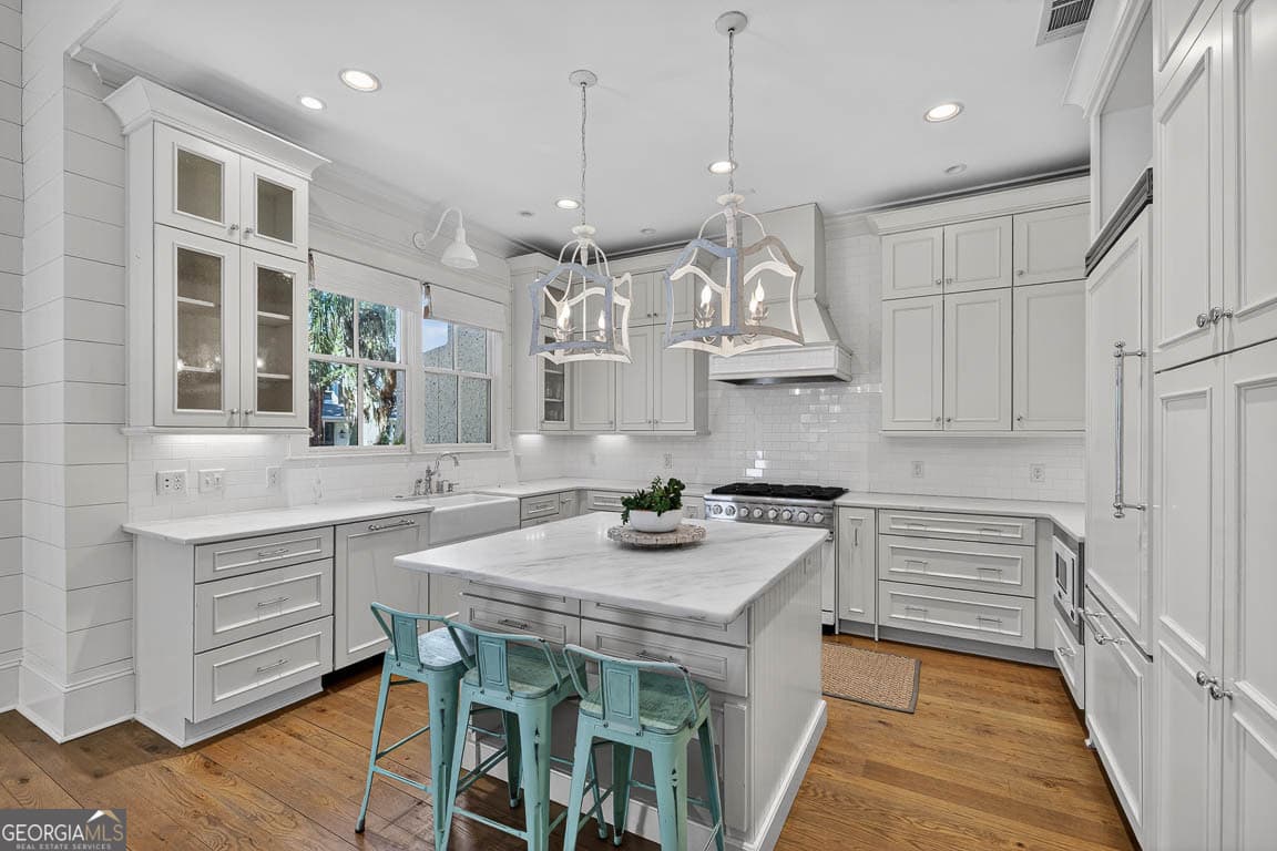 4 bedroom, 3.5 bathroom, 3,291 sq ft single family residence for rent at 1030 Village Oaks Lane, St. Simons, GA 31522 for $7,500 a month — photo 3
