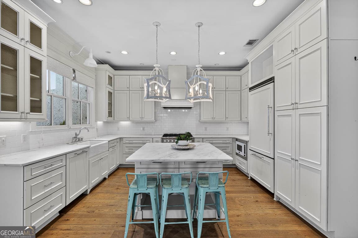 4 bedroom, 3.5 bathroom, 3,291 sq ft single family residence for rent at 1030 Village Oaks Lane, St. Simons, GA 31522 for $7,500 a month — photo 5