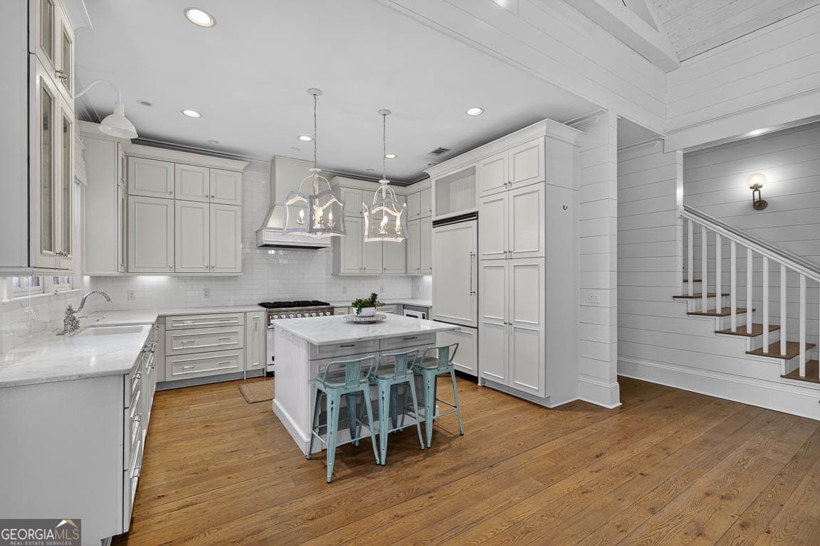 4 bedroom, 3.5 bathroom, 3,291 sq ft single family residence for rent at 1030 Village Oaks Lane, St. Simons, GA 31522 for $7,500 a month — photo 4