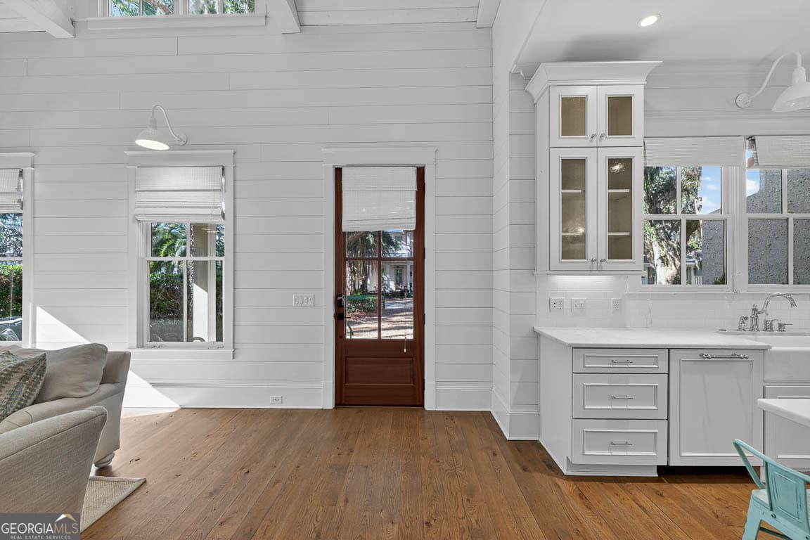 4 bedroom, 3.5 bathroom, 3,291 sq ft single family residence for rent at 1030 Village Oaks Lane, St. Simons, GA 31522 for $7,500 a month — photo 8