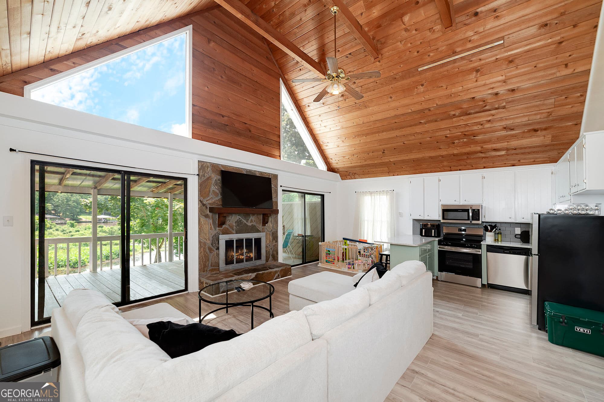 2 bedroom, 2 bathroom, 1,296 sq ft single family residence for sale at 80 Franklin Road, Eatonton, GA 31024 — photo 2