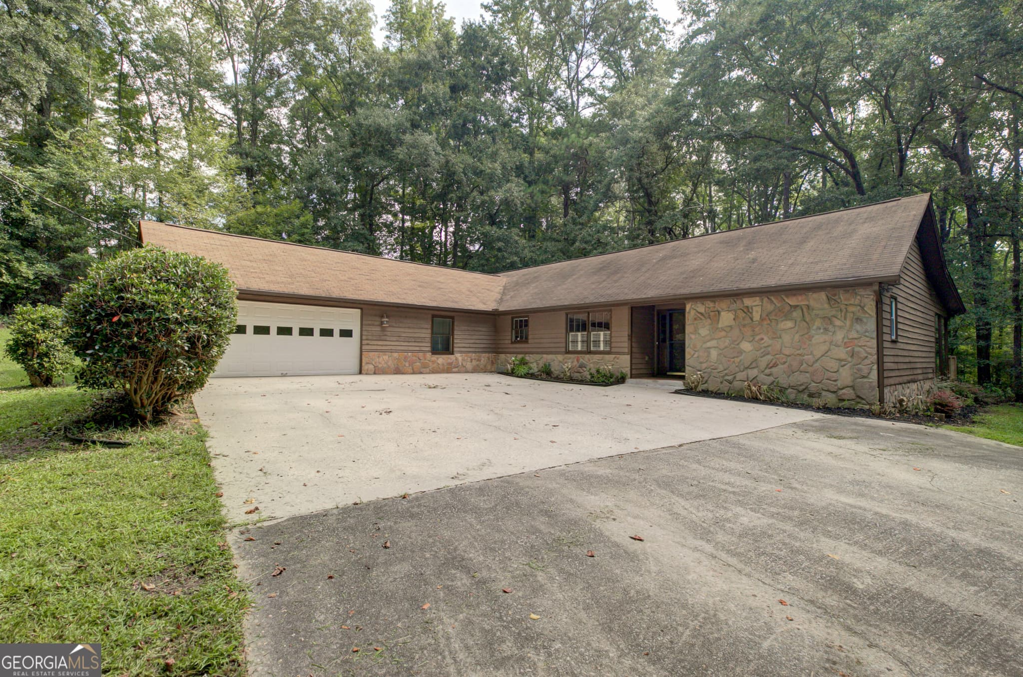 4 bedroom, 2 bathroom, 2,195 sq ft single family residence for rent at 115 Westbourne Drive, Tyrone, GA 30290 for $2,250 a month — photo 1 of 1