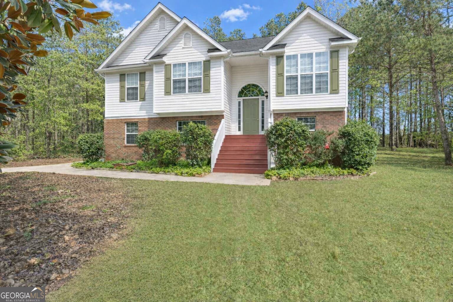 3 bedroom, 2 bathroom single family residence for sale at 45 Ashley Woods Drive, Newnan, GA 30263 — photo 1 of 48