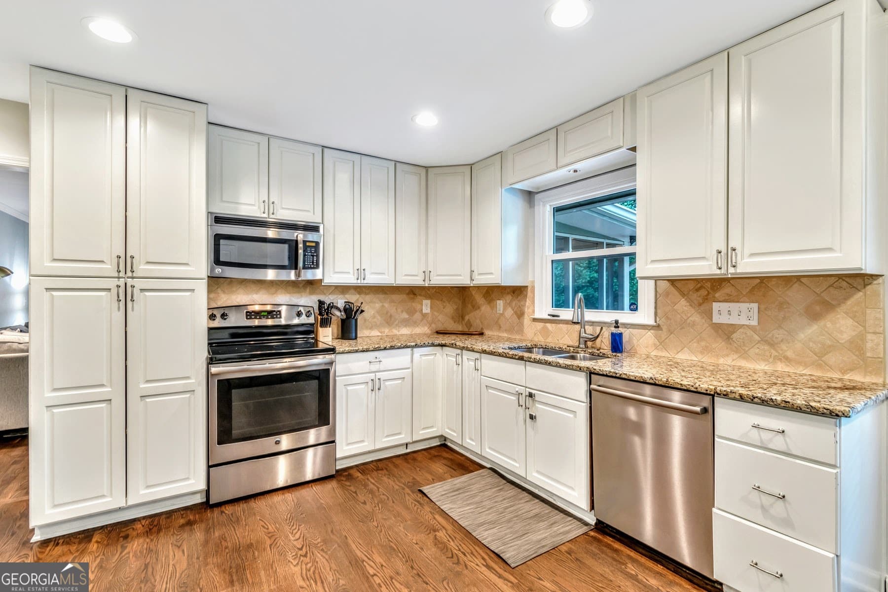 4 bedroom, 2 bathroom, 3,893 sq ft single family residence for rent at 1897 Mount Vernon Road, Dunwoody, GA 30338 for $8,400 a month — photo 10