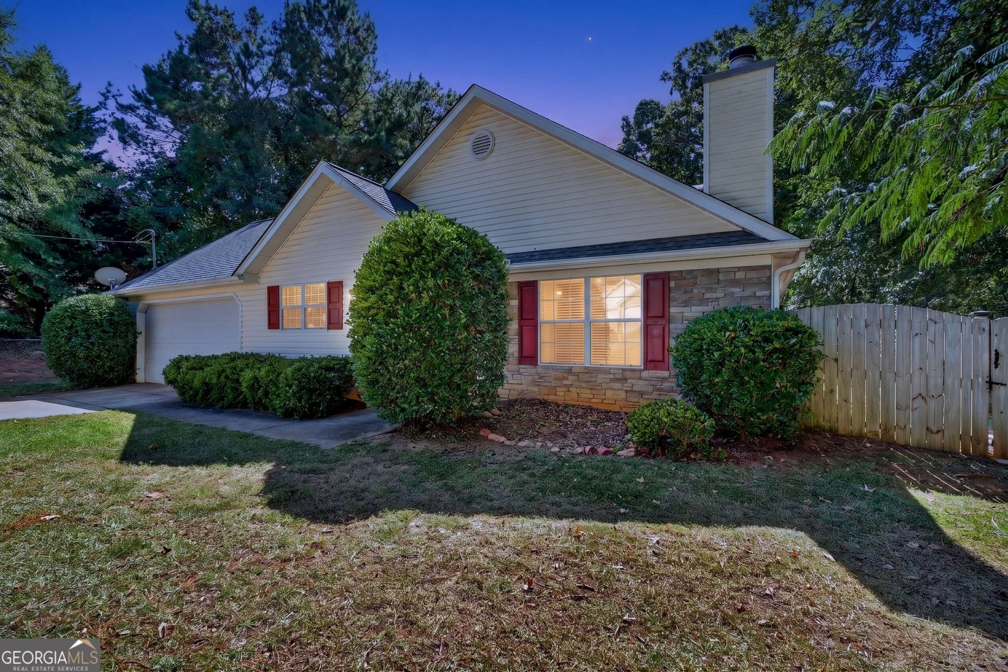3 bedroom, 2 bathroom, 1,279 sq ft single family residence for sale at 3328 Trotters Ridge Trail, Gray, GA 31032 — photo 2