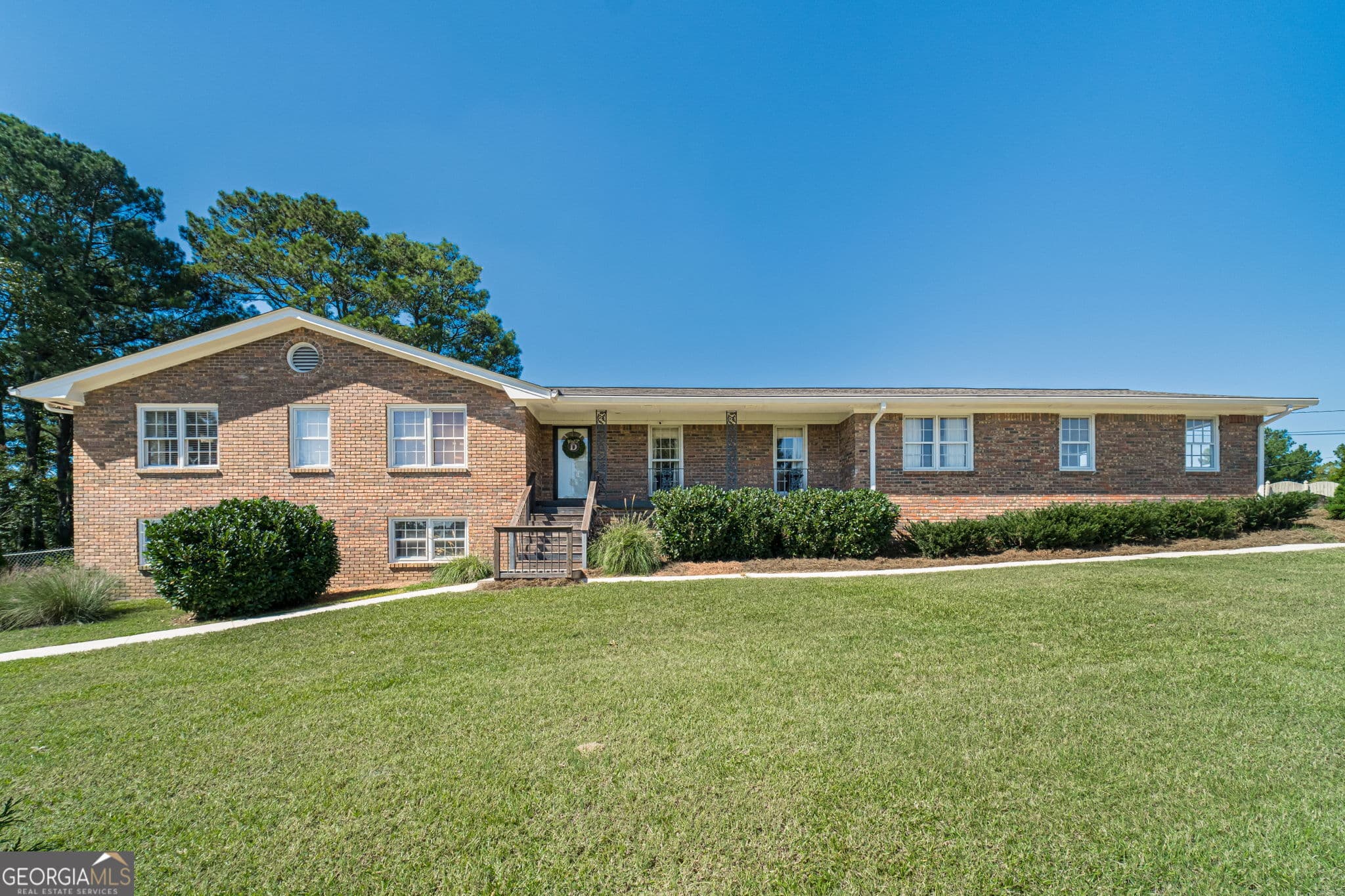 5 bedroom, 3 bathroom, 3,822 sq ft single family residence for sale at 2970 N Sharon Church Road, Loganville, GA 30052 — photo 2
