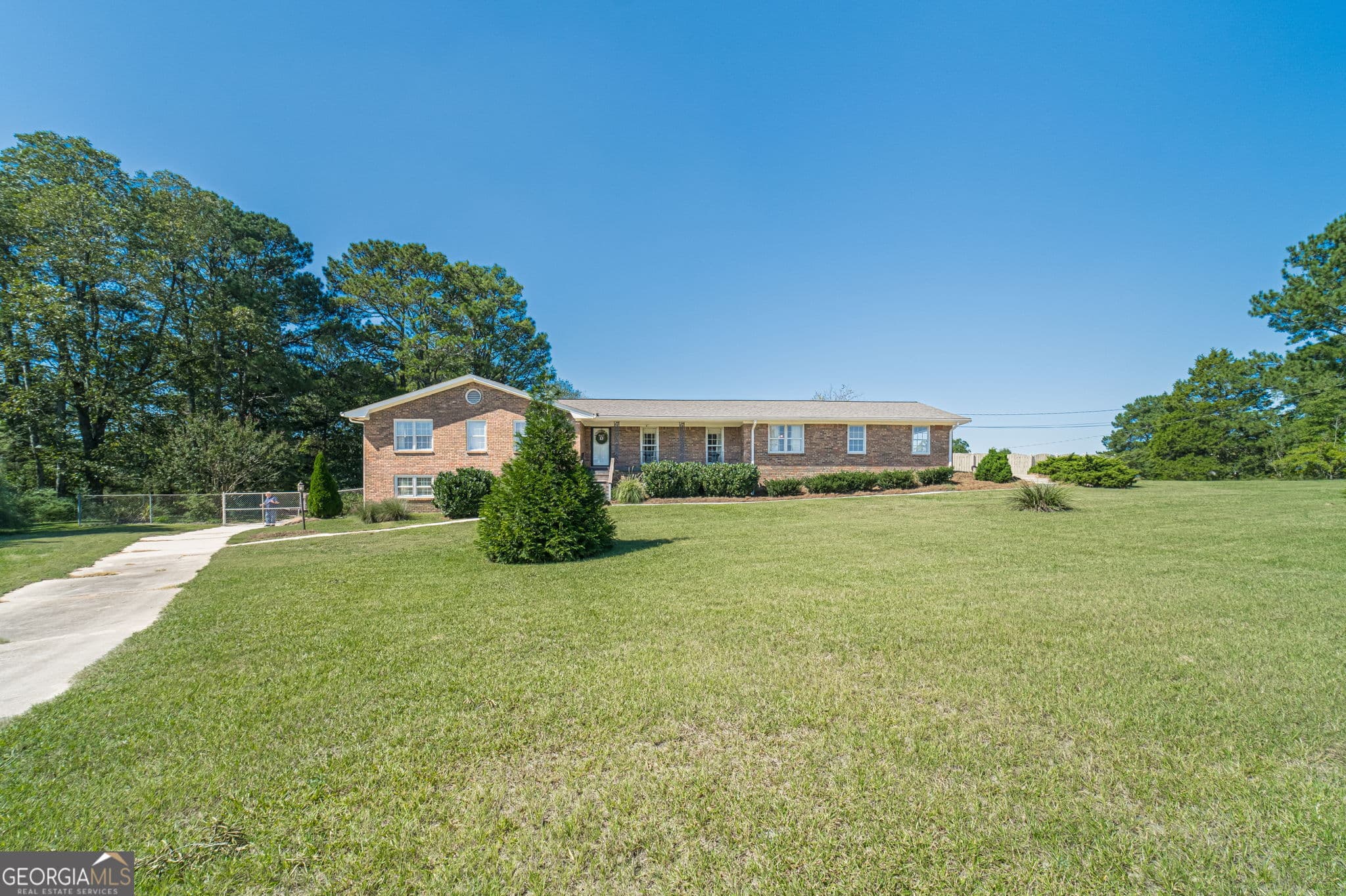5 bedroom, 3 bathroom, 3,822 sq ft single family residence for sale at 2970 N Sharon Church Road, Loganville, GA 30052 — photo 3
