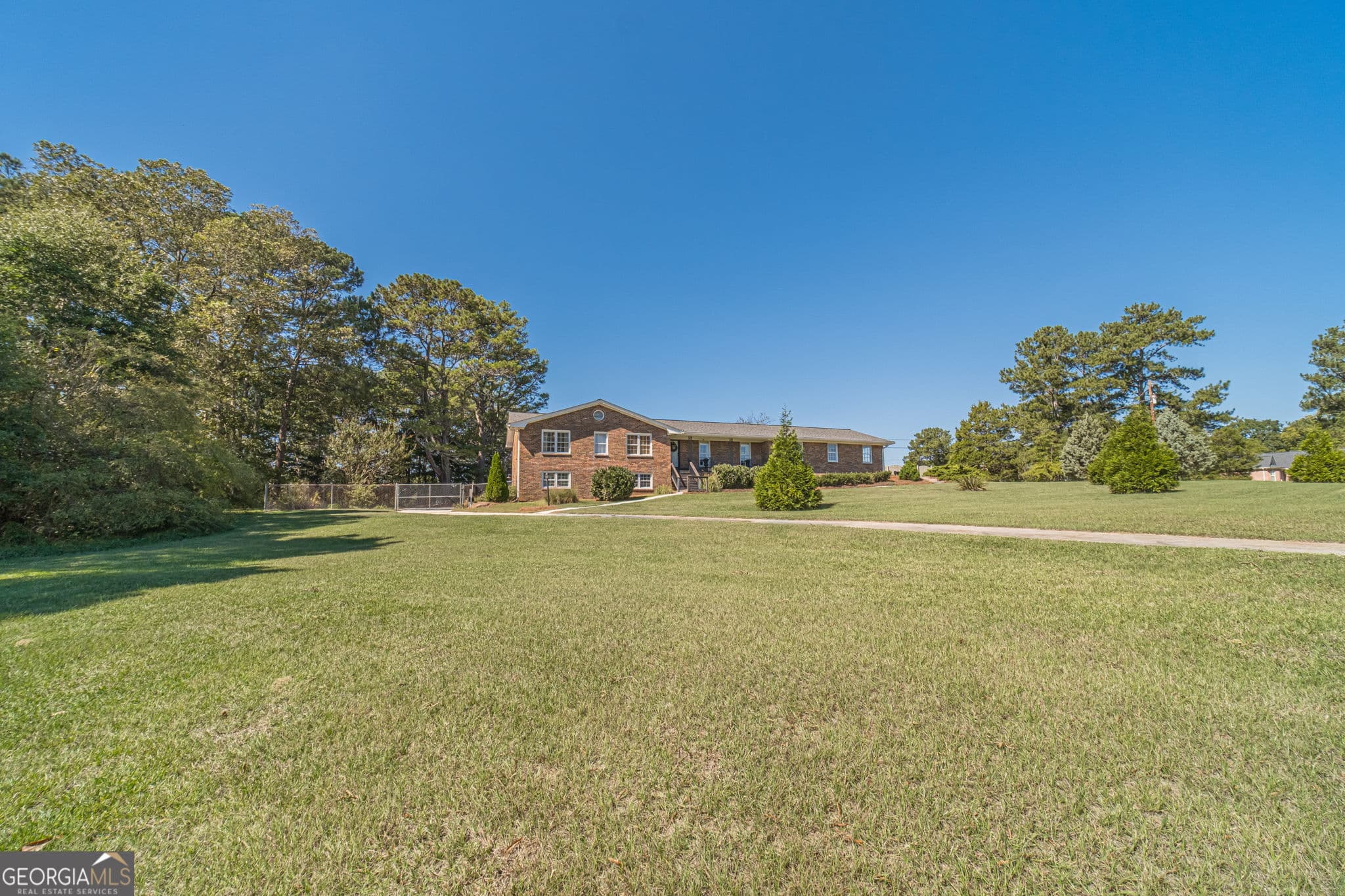 5 bedroom, 3 bathroom, 3,822 sq ft single family residence for sale at 2970 N Sharon Church Road, Loganville, GA 30052 — photo 9