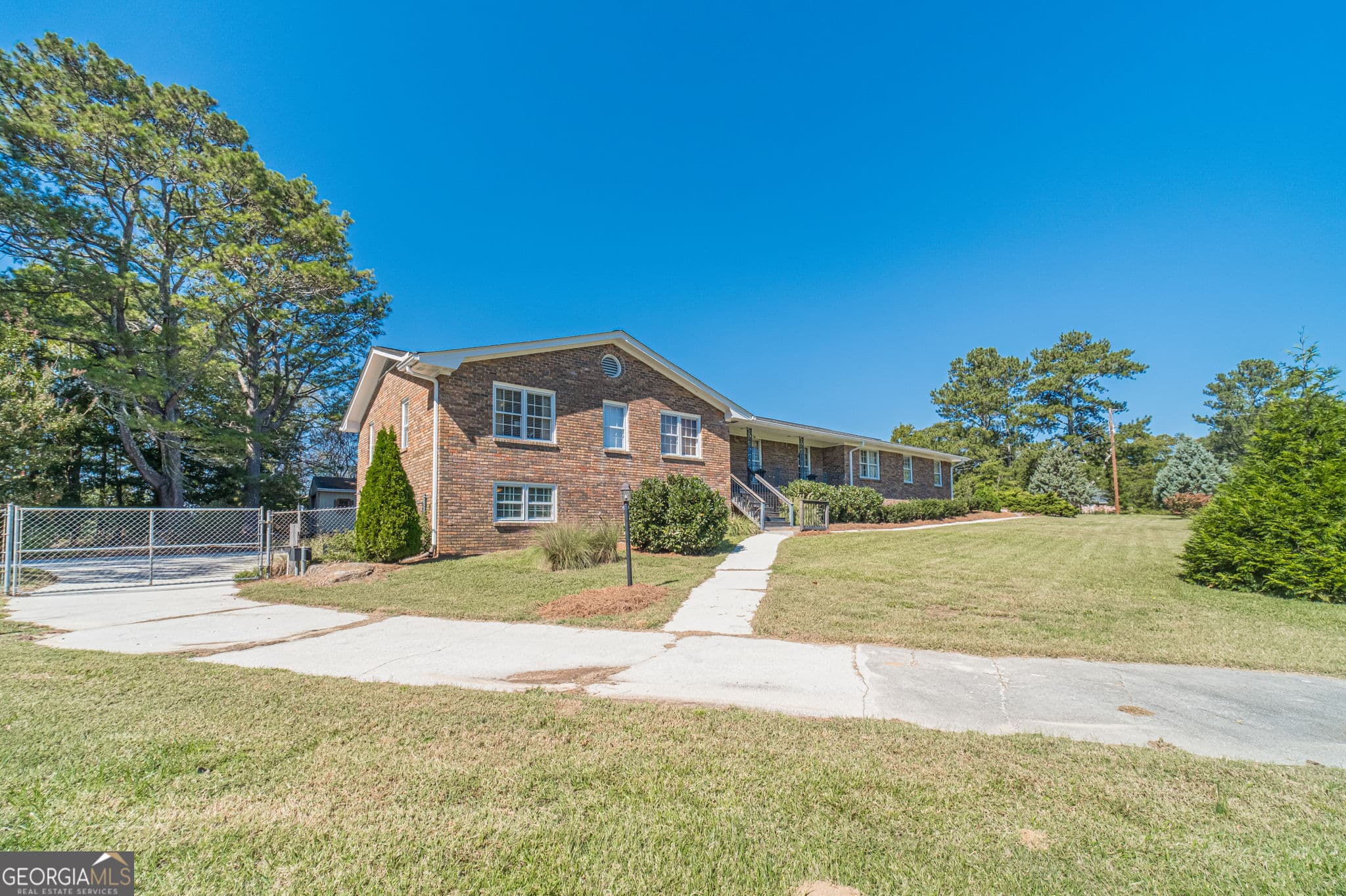 5 bedroom, 3 bathroom, 3,822 sq ft single family residence for sale at 2970 N Sharon Church Road, Loganville, GA 30052 — photo 8