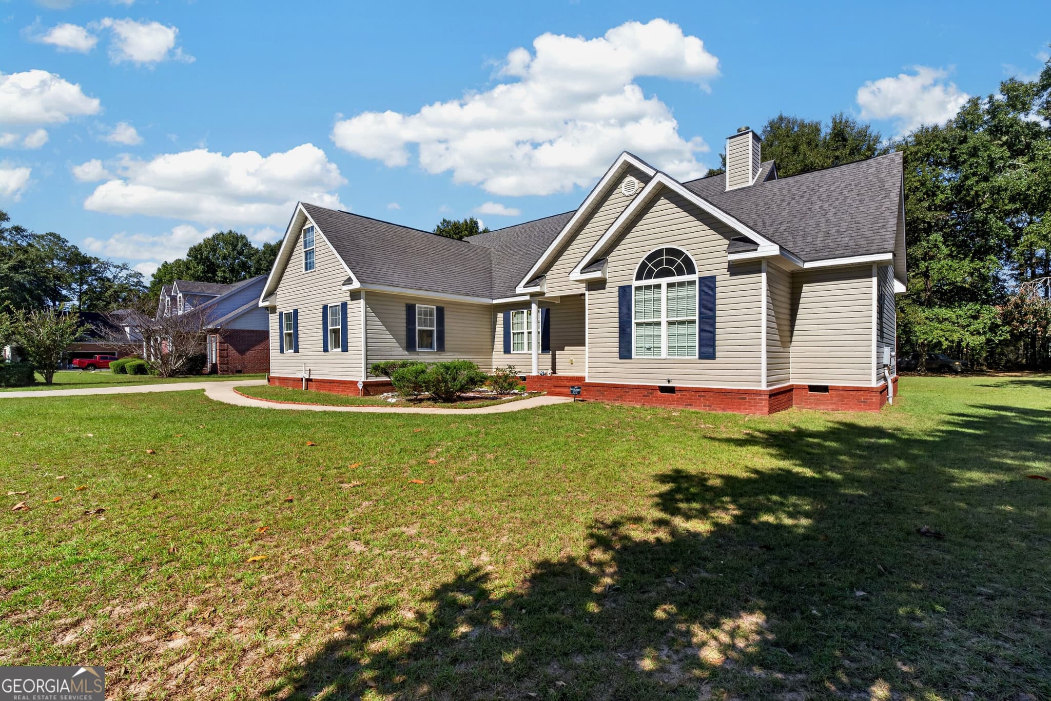 3 bedroom, 2 bathroom, 1,960 sq ft single family residence for sale at 129 Hidden Creek Circle, Lizella, GA 31052 — photo 3