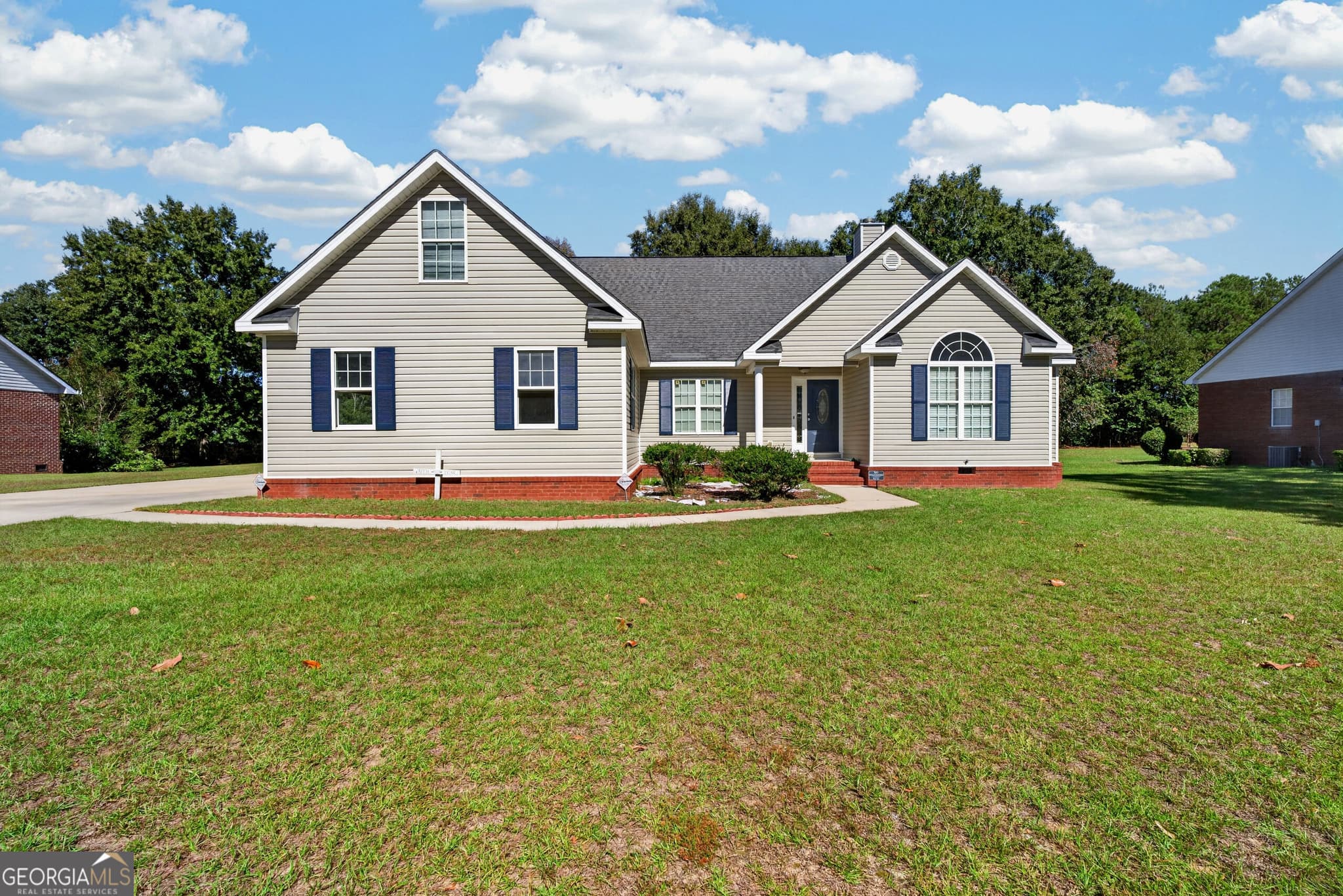3 bedroom, 2 bathroom, 1,960 sq ft single family residence for sale at 129 Hidden Creek Circle, Lizella, GA 31052 — photo 1 of 37