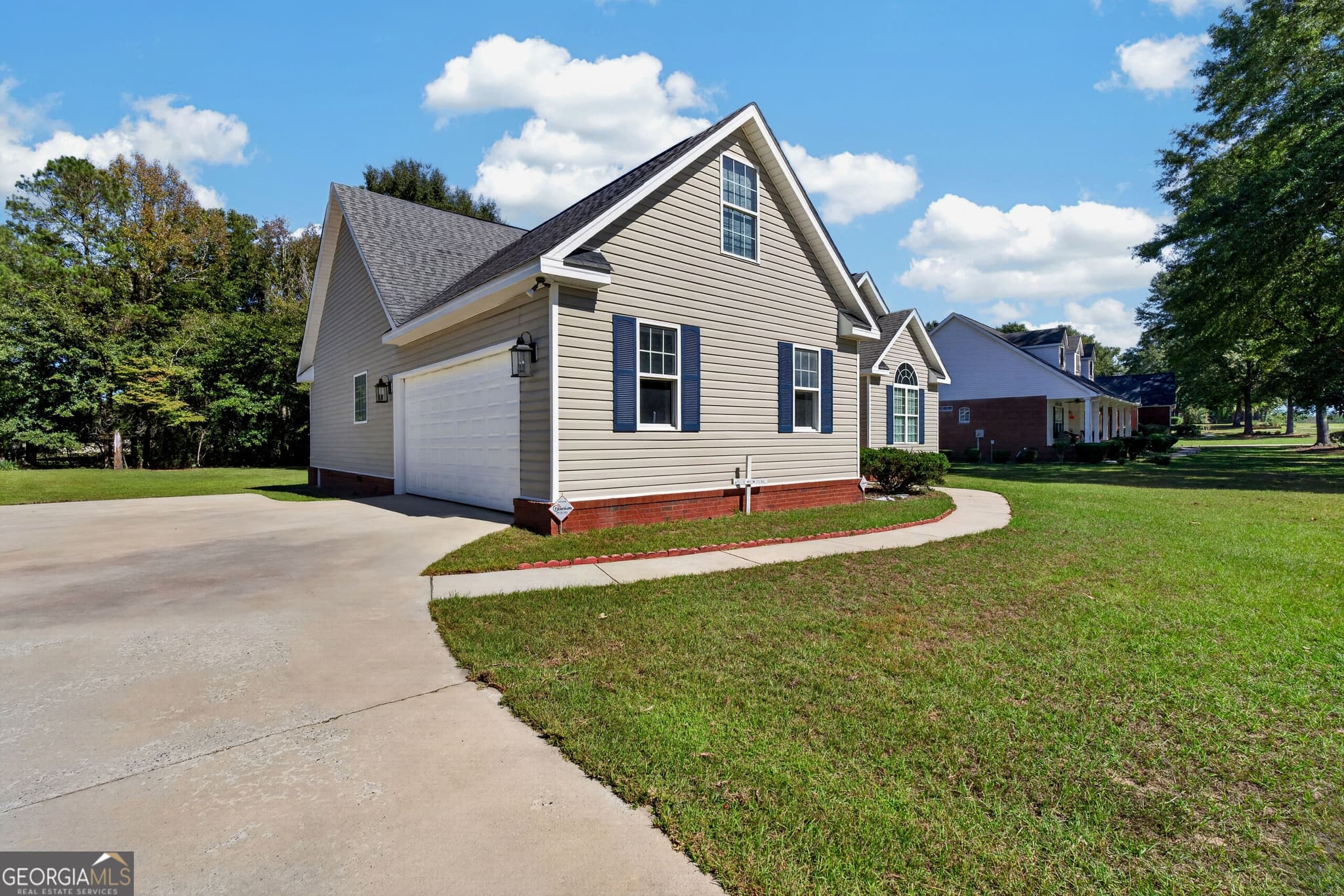3 bedroom, 2 bathroom, 1,960 sq ft single family residence for sale at 129 Hidden Creek Circle, Lizella, GA 31052 — photo 4