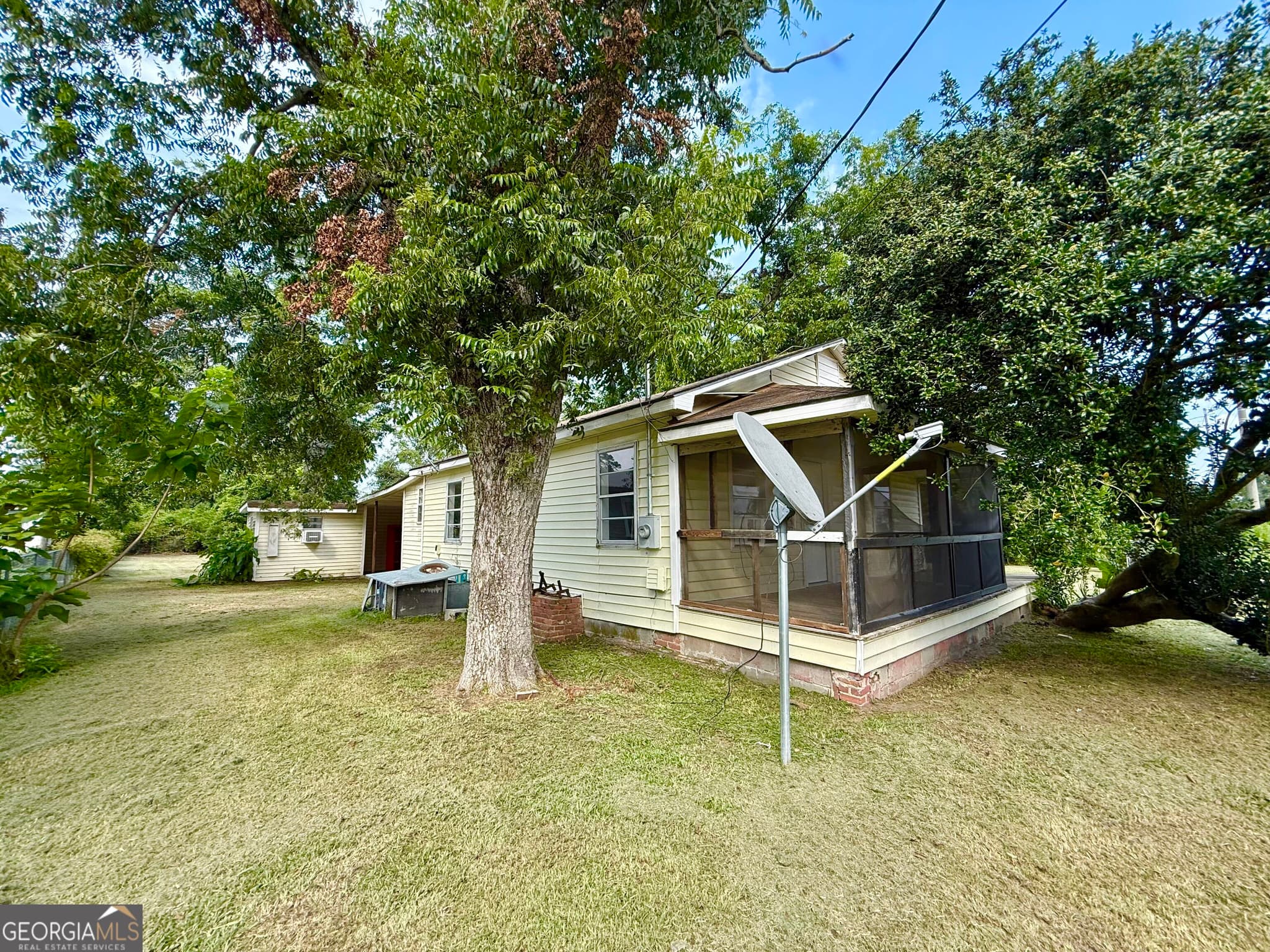 2 bedroom, 1 bathroom, 728 sq ft single family residence under contract at 31 Currie Street, Hazlehurst, GA 31539 — photo 2