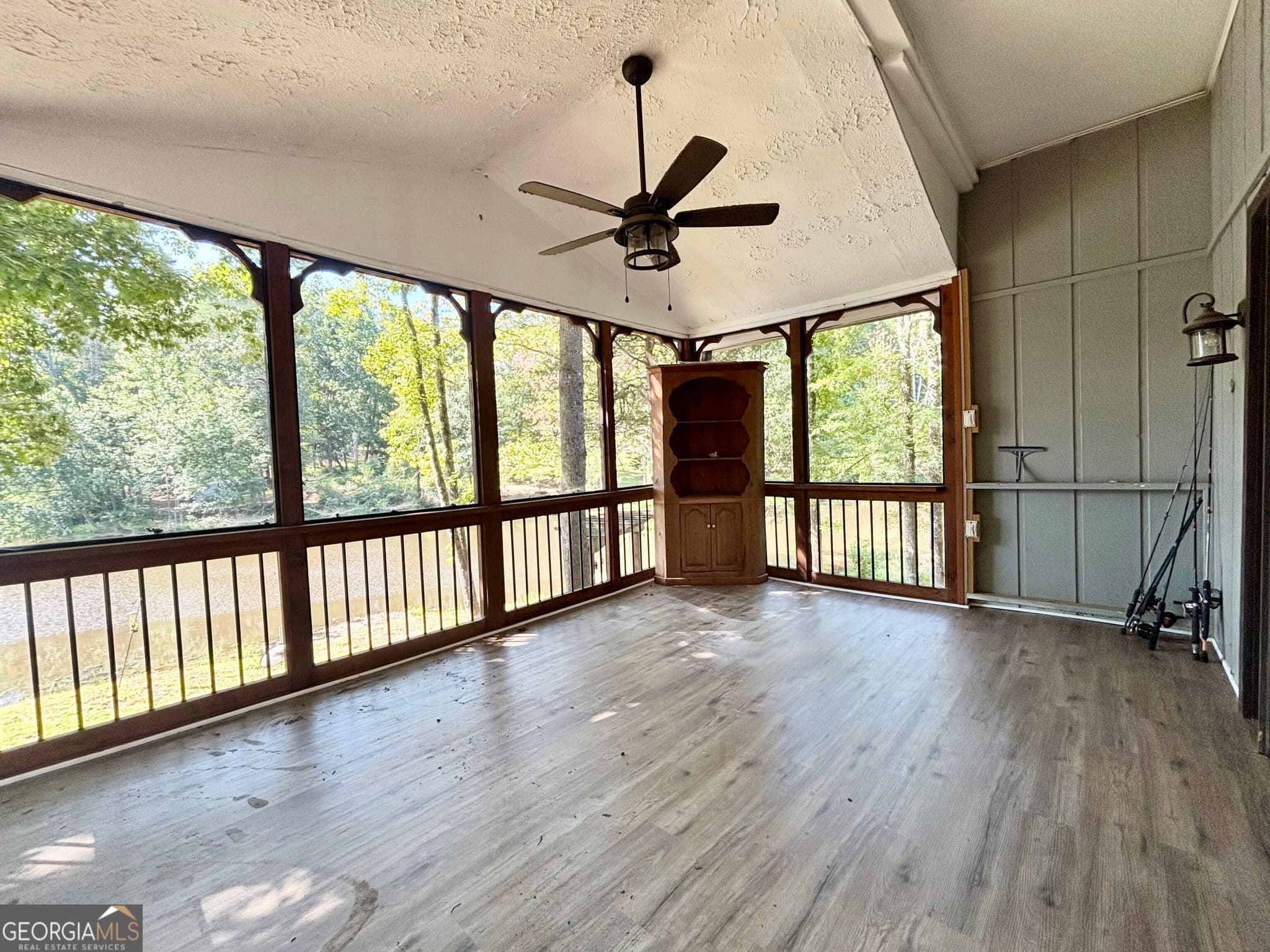 2 bedroom, 2 bathroom, 1,500 sq ft cabin,single family residence for sale at 557 Benttree Circle, Toccoa, GA 30577 — photo 10
