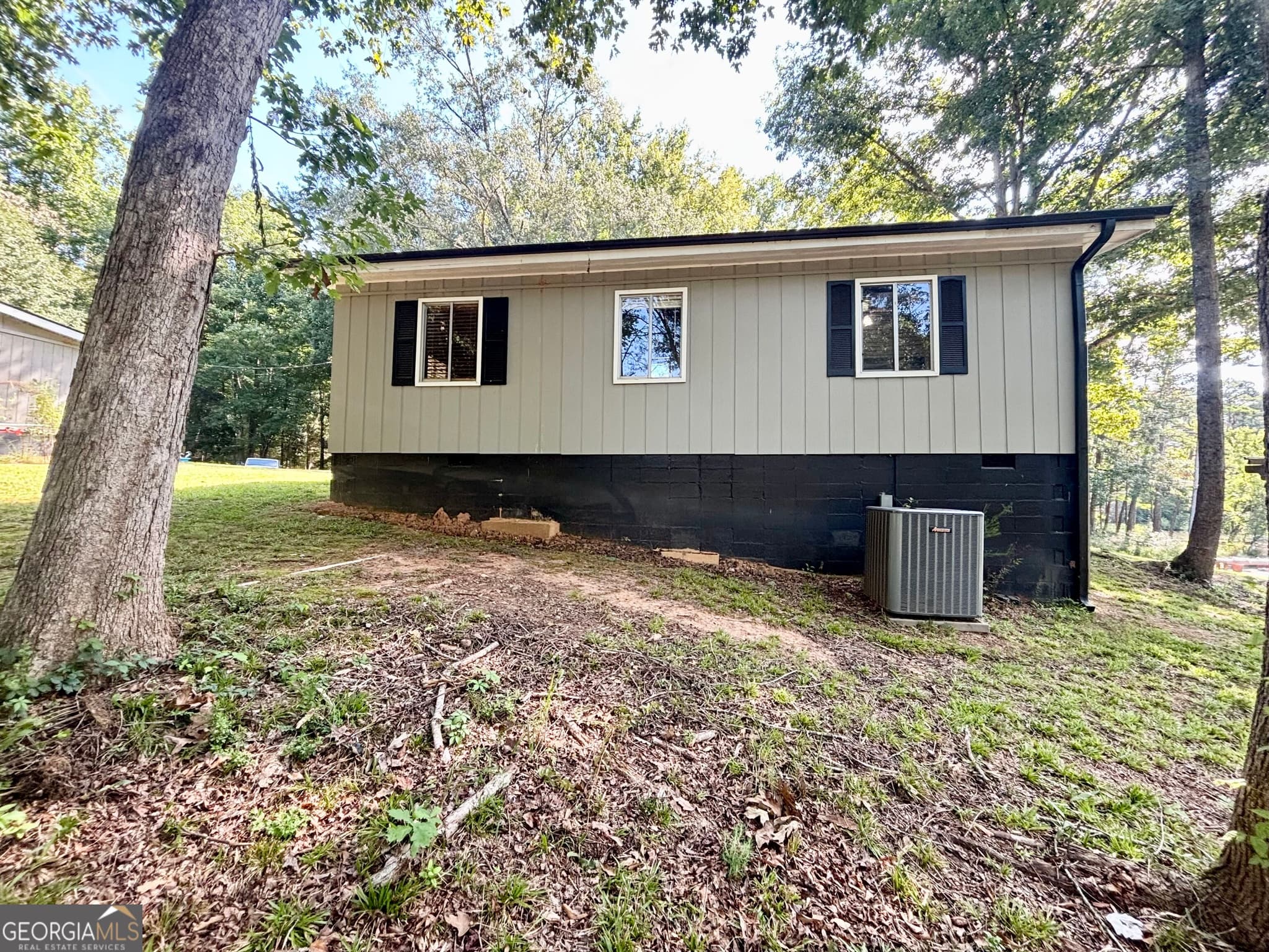 2 bedroom, 2 bathroom, 1,500 sq ft cabin,single family residence for sale at 557 Benttree Circle, Toccoa, GA 30577 — photo 4