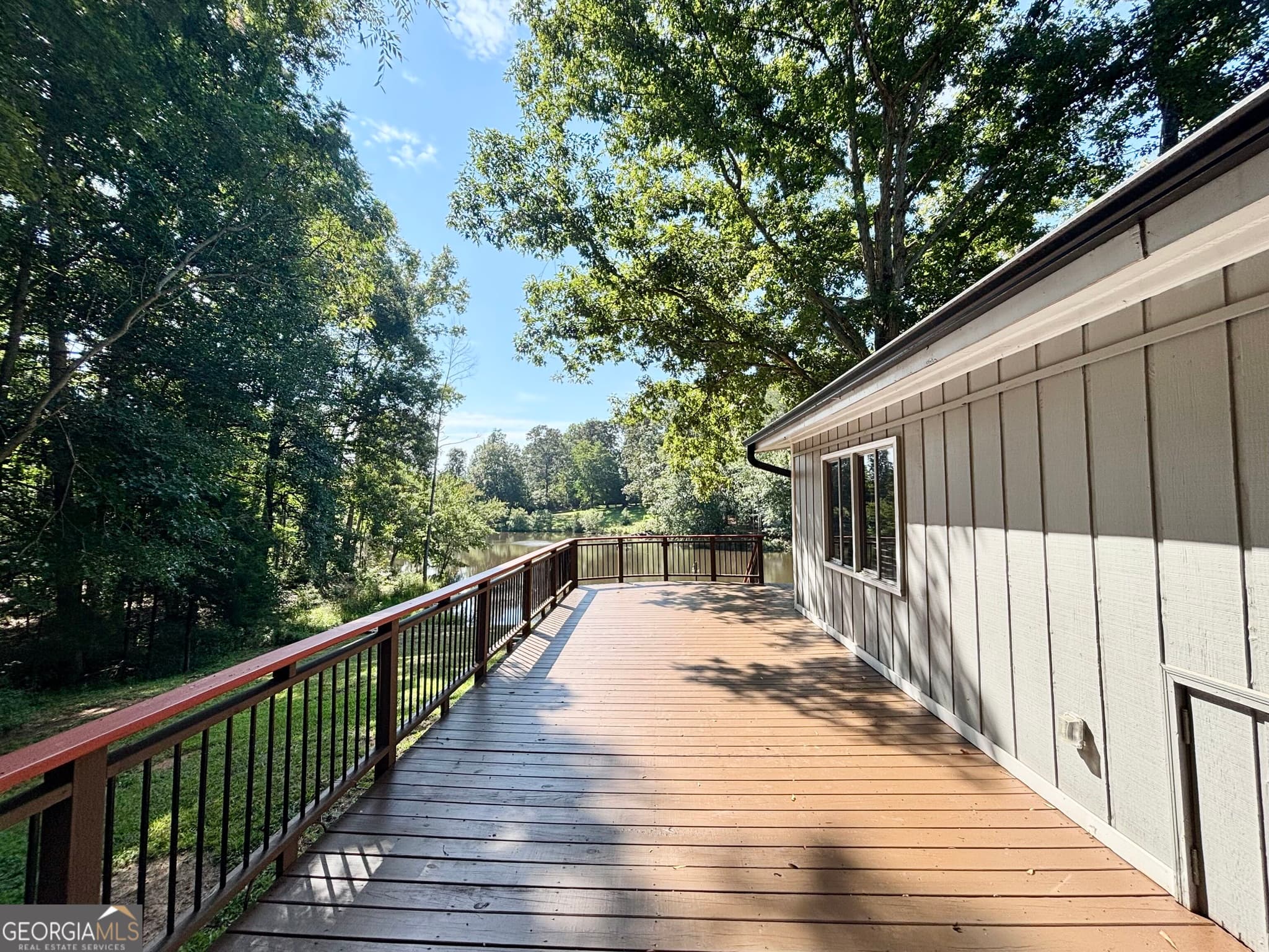 2 bedroom, 2 bathroom, 1,500 sq ft cabin,single family residence for sale at 557 Benttree Circle, Toccoa, GA 30577 — photo 8