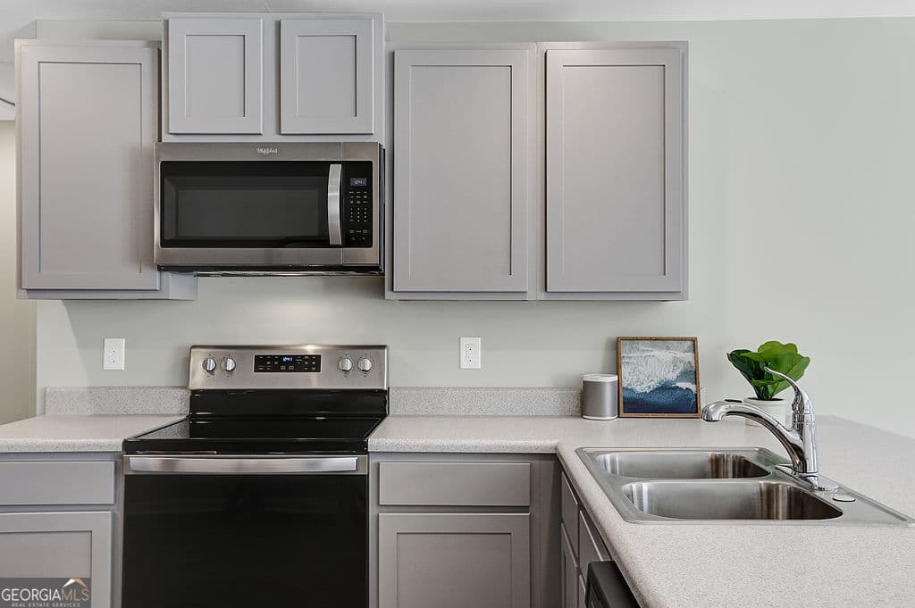 3 bedroom, 2 bathroom, 1,343 sq ft single family residence for sale at 131 Hollingsworth Loop, Statesboro, GA 30461 — photo 6