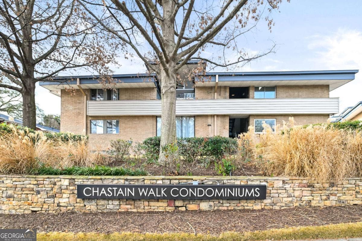 2 bedroom, 2 bathroom condominium for rent at 4300 Roswell Road 34, Atlanta, GA 30342 for $1,800 a month — photo 1 of 1