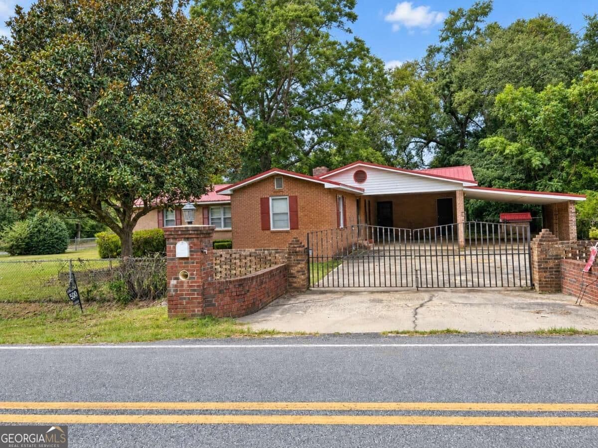 3 bedroom, 1.5 bathroom, 1,953 sq ft single family residence for sale at 500 Circle Drive, Sandersville, GA 31082 — photo 2