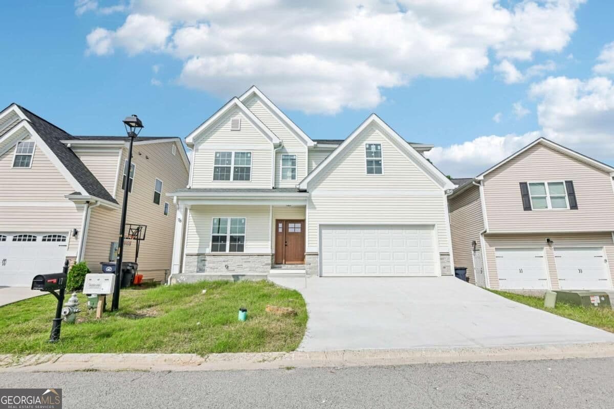 4 bedroom, 3.5 bathroom single family residence for rent at 78 Crescent Commons, Dallas, GA 30157 for $2,490 a month — photo 2