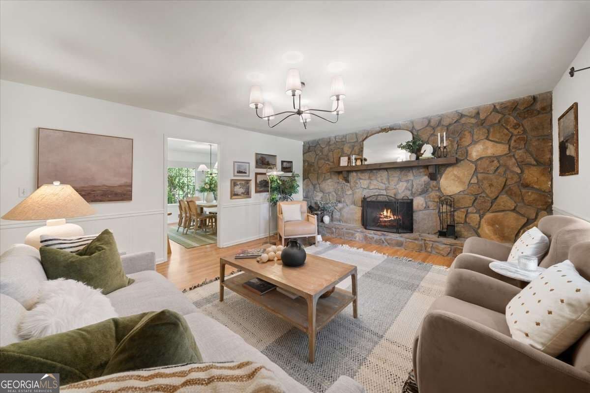 3 bedroom, 2 bathroom, 1,465 sq ft single family residence for sale at 404 Hill Crest Court, Woodstock, GA 30188 — photo 10