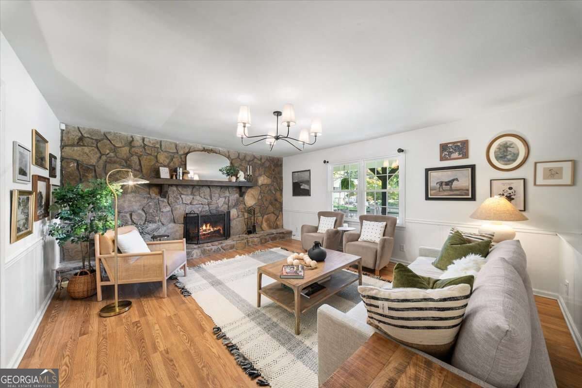 3 bedroom, 2 bathroom, 1,465 sq ft single family residence for sale at 404 Hill Crest Court, Woodstock, GA 30188 — photo 8