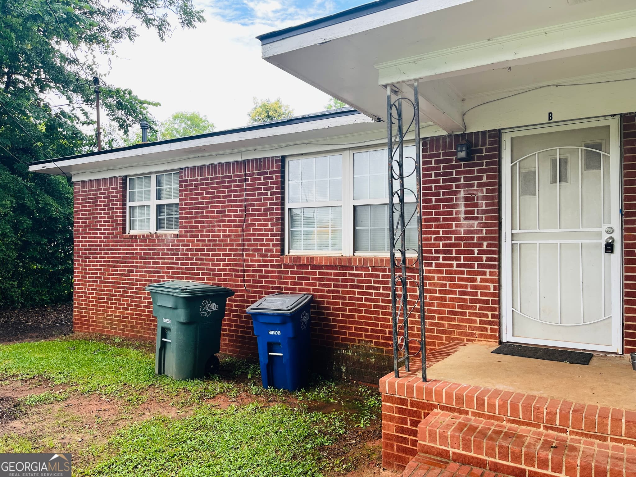 2 bedroom, 1 bathroom, 750 sq ft duplex for rent at 217 W Central Avenue B, Griffin, GA 30223 for $900 a month — photo 1 of 1