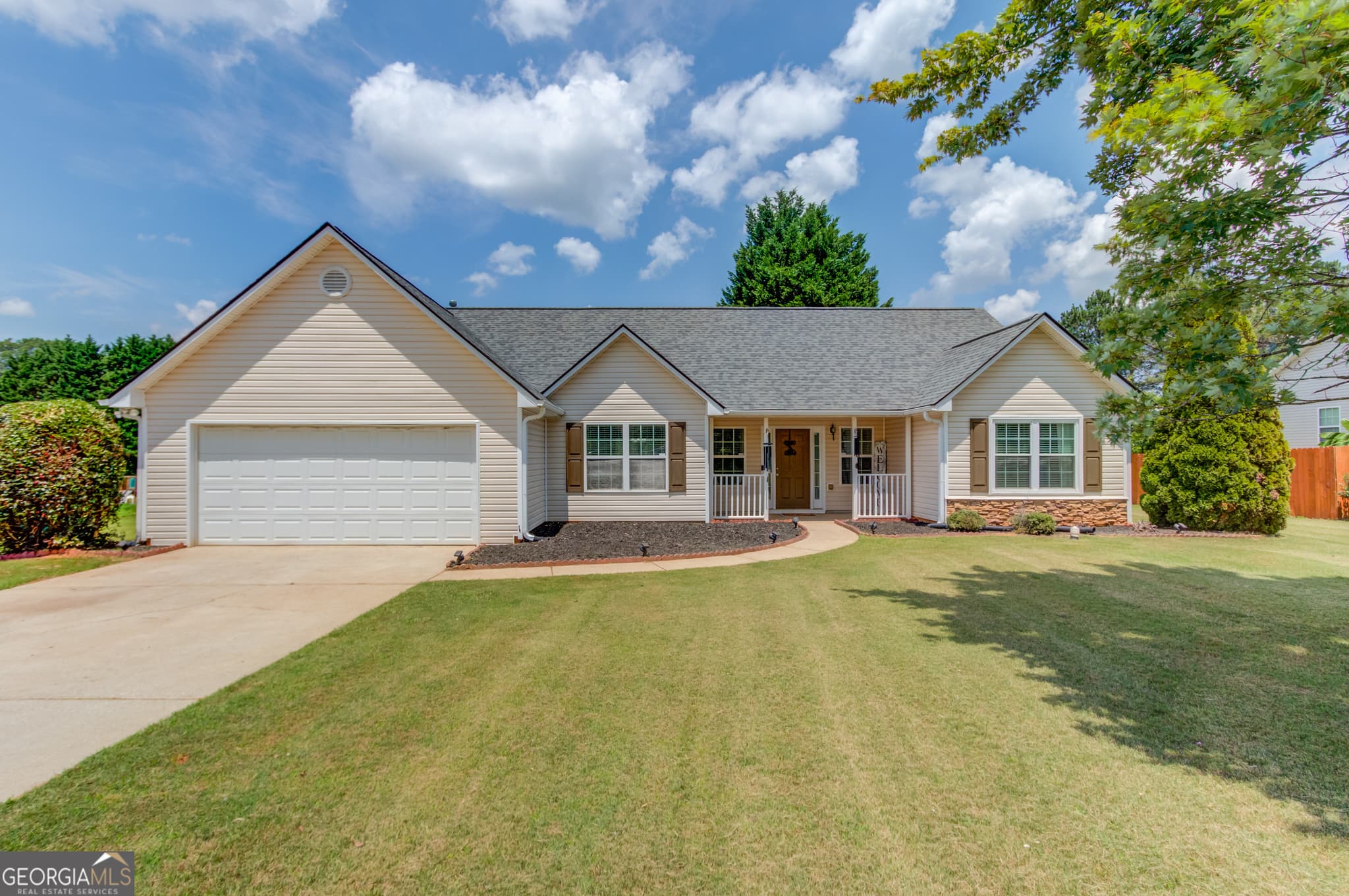3 bedroom, 2 bathroom, 1,620 sq ft single family residence sold at 1092 Ridgeway Road, Commerce, GA 30529