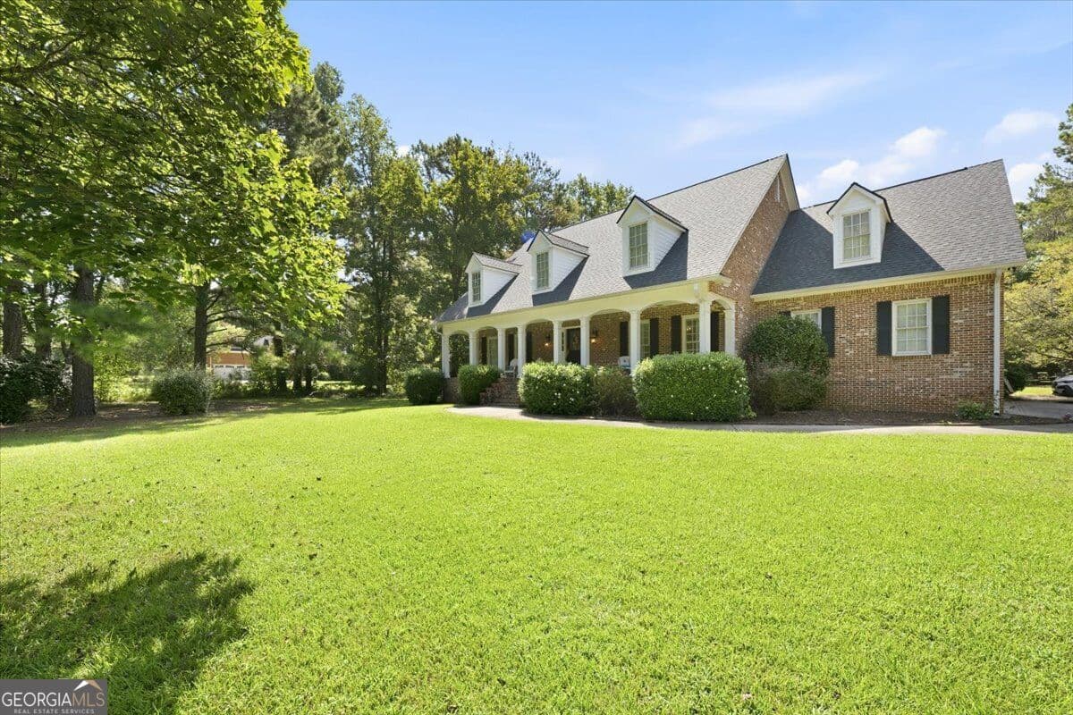 4 bedroom, 3.5 bathroom, 3,942 sq ft single family residence for sale at 25 Jennings Lane, Macon, GA 31210 — photo 2
