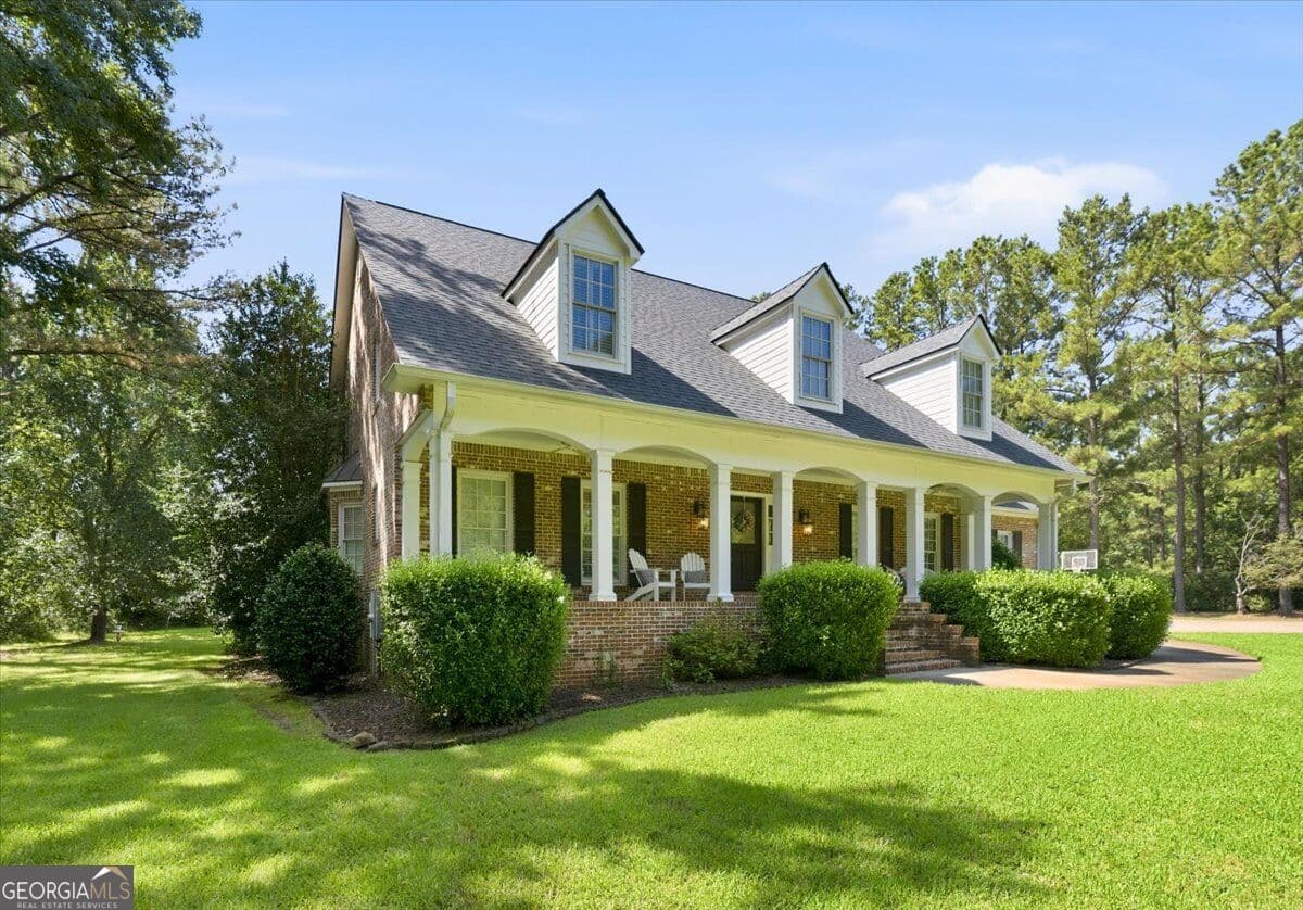 4 bedroom, 3.5 bathroom, 3,942 sq ft single family residence for sale at 25 Jennings Lane, Macon, GA 31210 — photo 3
