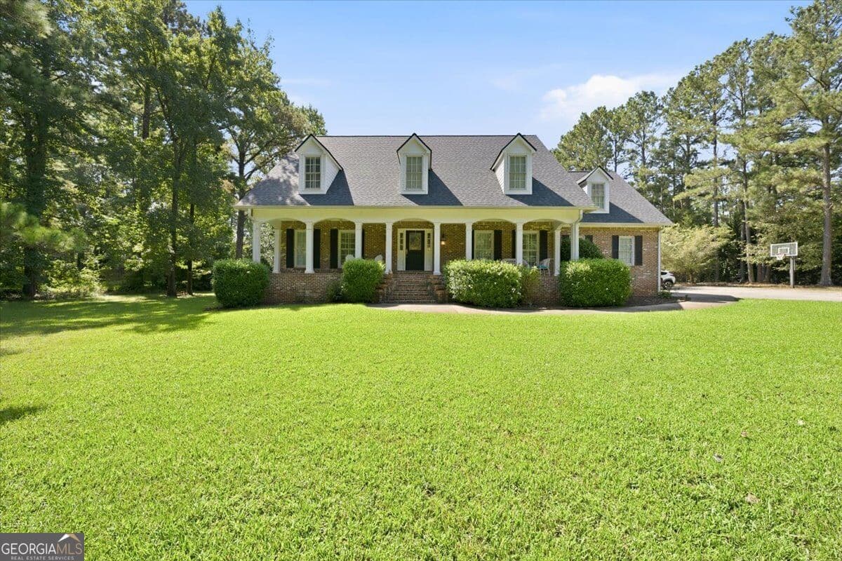 4 bedroom, 3.5 bathroom, 3,942 sq ft single family residence for sale at 25 Jennings Lane, Macon, GA 31210