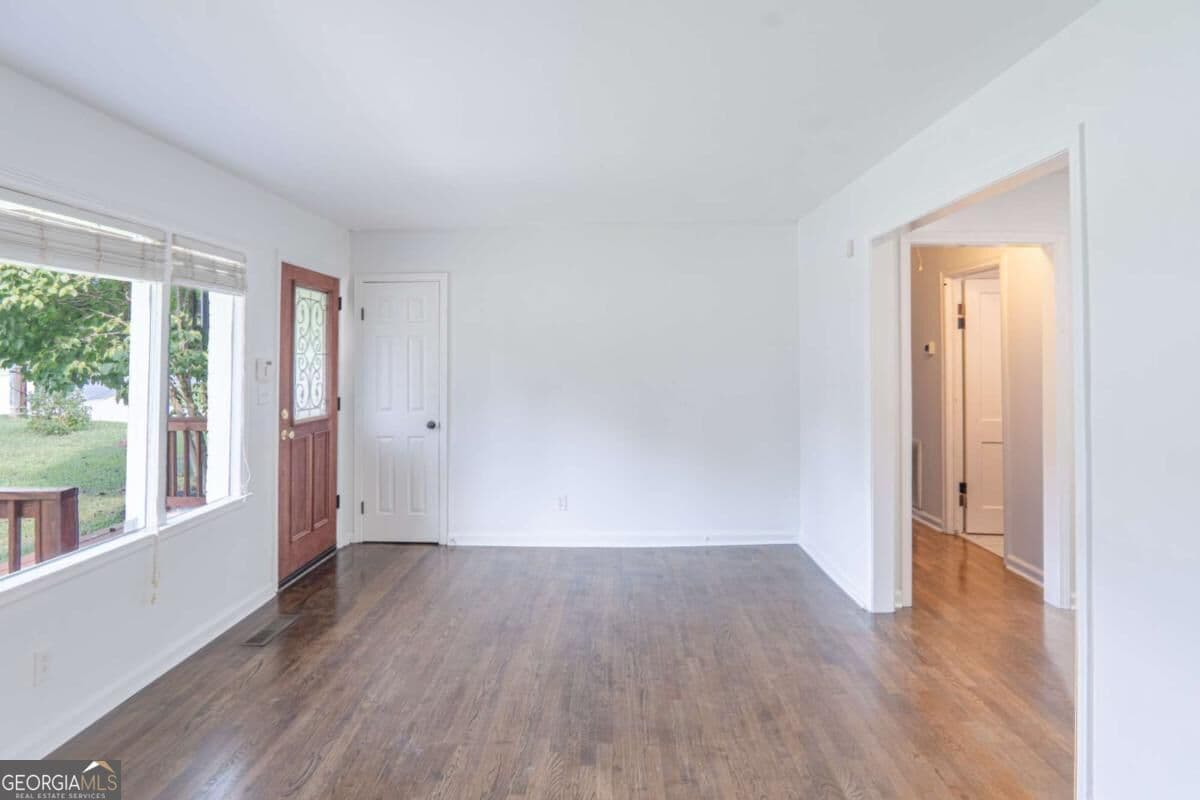 2 bedroom, 1 bathroom single family residence for rent at 914 Bank Street, Smyrna, GA 30080 for $2,100 a month — photo 3