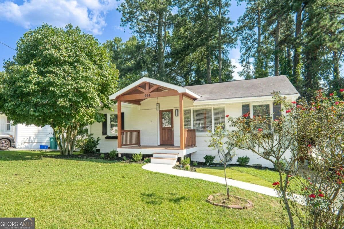 2 bedroom, 1 bathroom single family residence for rent at 914 Bank Street, Smyrna, GA 30080 for $2,100 a month — photo 1 of 15