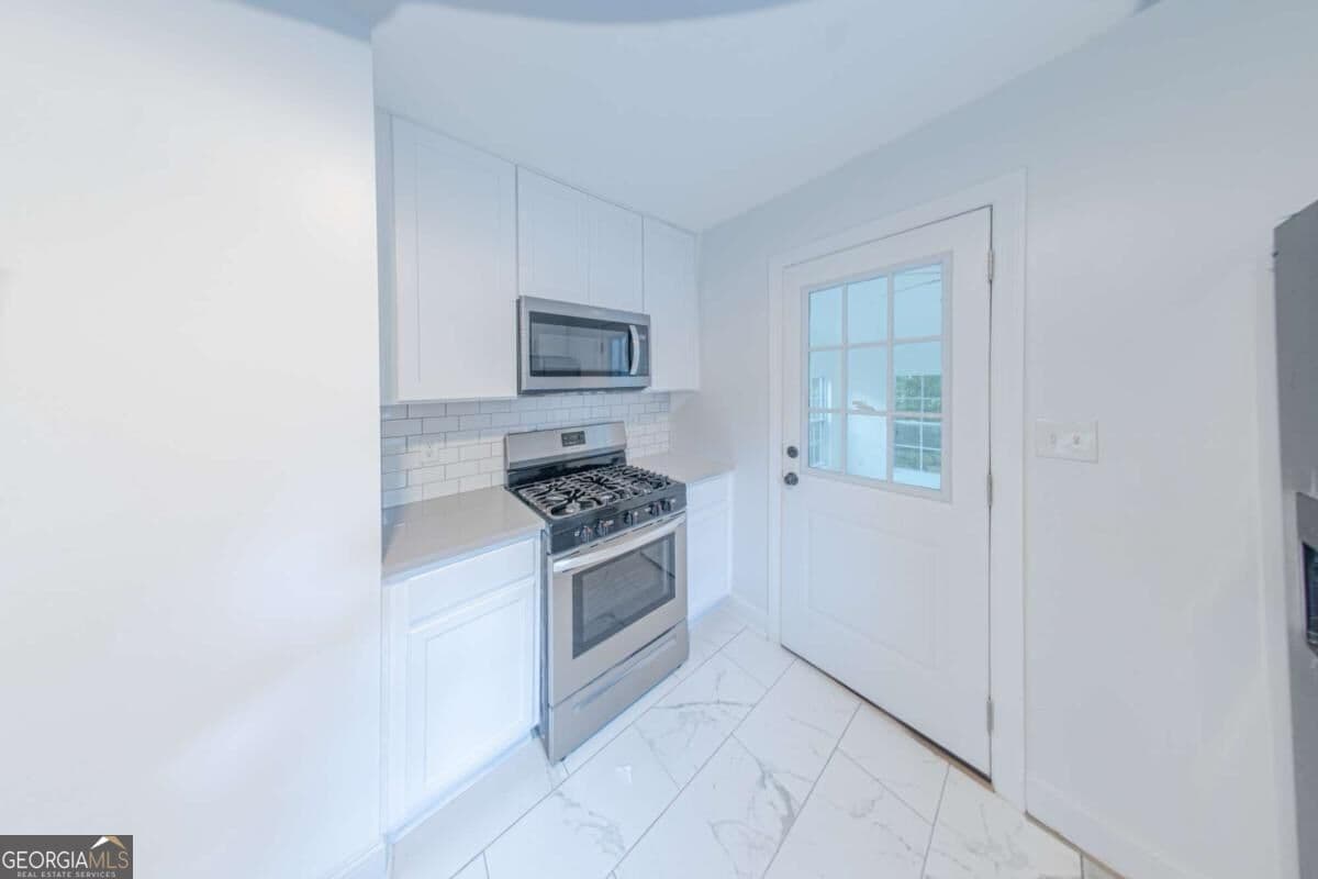 2 bedroom, 1 bathroom single family residence for rent at 914 Bank Street, Smyrna, GA 30080 for $2,100 a month — photo 5