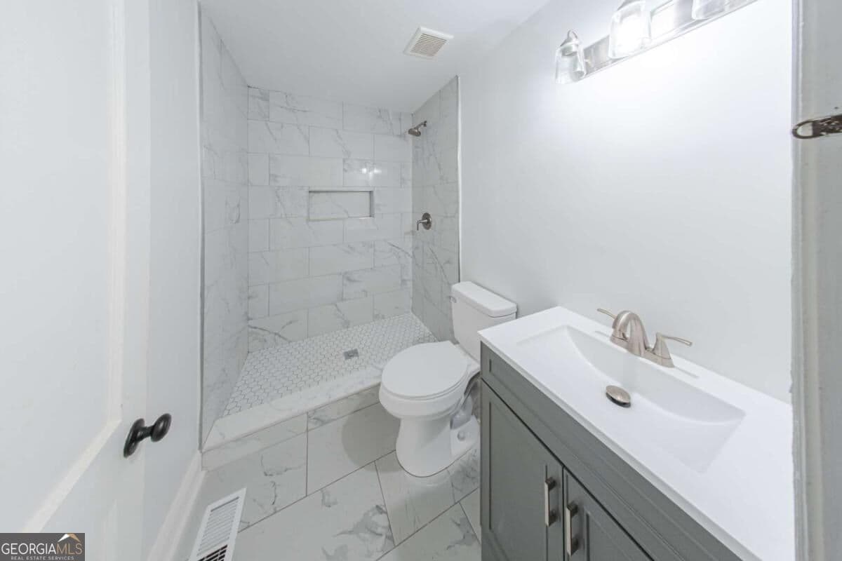 2 bedroom, 1 bathroom single family residence for rent at 914 Bank Street, Smyrna, GA 30080 for $2,100 a month — photo 8