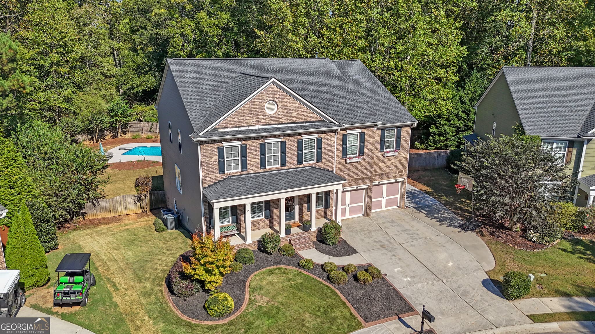 5 bedroom, 4.5 bathroom, 5,064 sq ft single family residence for sale at 413 Constitution Circle, Peachtree City, GA 30269 — photo 2