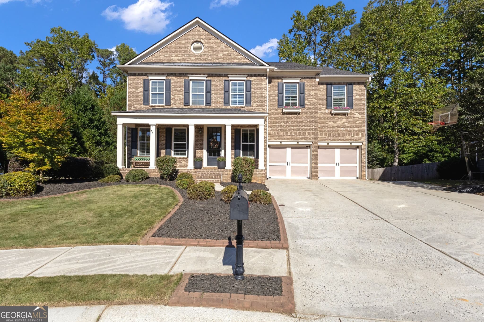 5 bedroom, 4.5 bathroom, 5,064 sq ft single family residence for sale at 413 Constitution Circle, Peachtree City, GA 30269 — photo 3