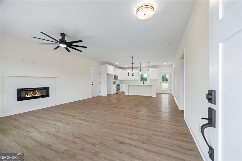 3 bedroom, 2 bathroom, 1,479 sq ft single family residence for sale at 711 Racetrack Road, Toccoa, GA 30577 — photo 2