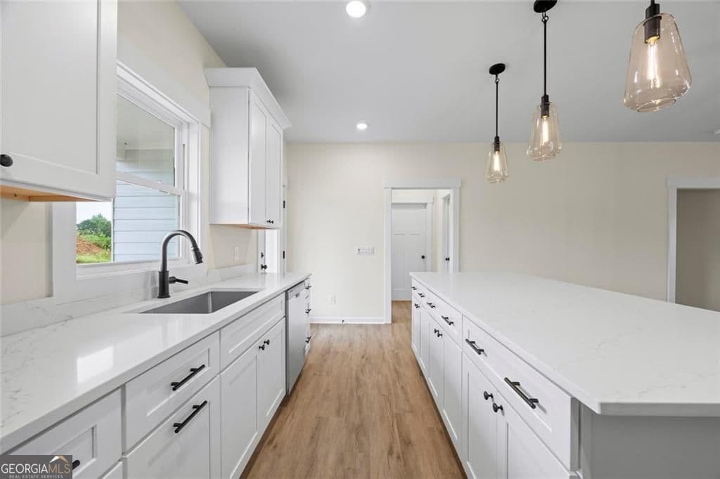3 bedroom, 2 bathroom, 1,479 sq ft single family residence for sale at 711 Racetrack Road, Toccoa, GA 30577 — photo 6