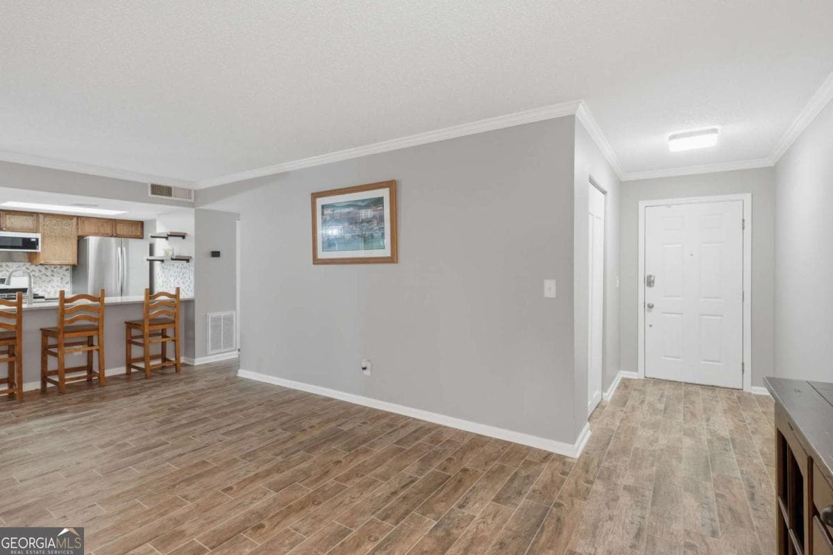 2 bedroom, 2 bathroom, 1,306 sq ft condominium for sale at 3073 Westwood Way, Alpharetta, GA 30004 — photo 4