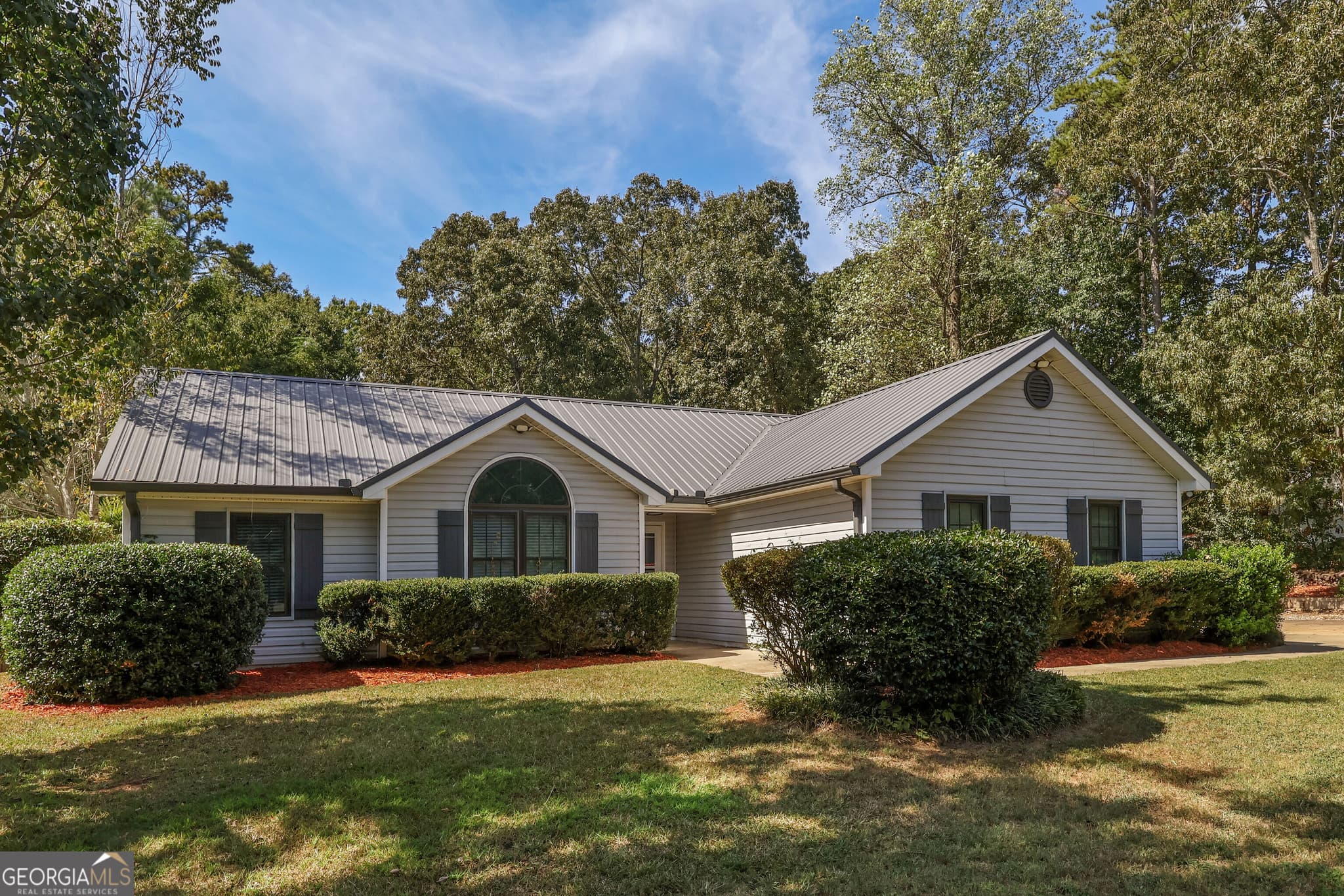 3 bedroom, 2 bathroom, 2,376 sq ft single family residence for sale at 70 Peeks Crossing Way, Senoia, GA 30276 — photo 2