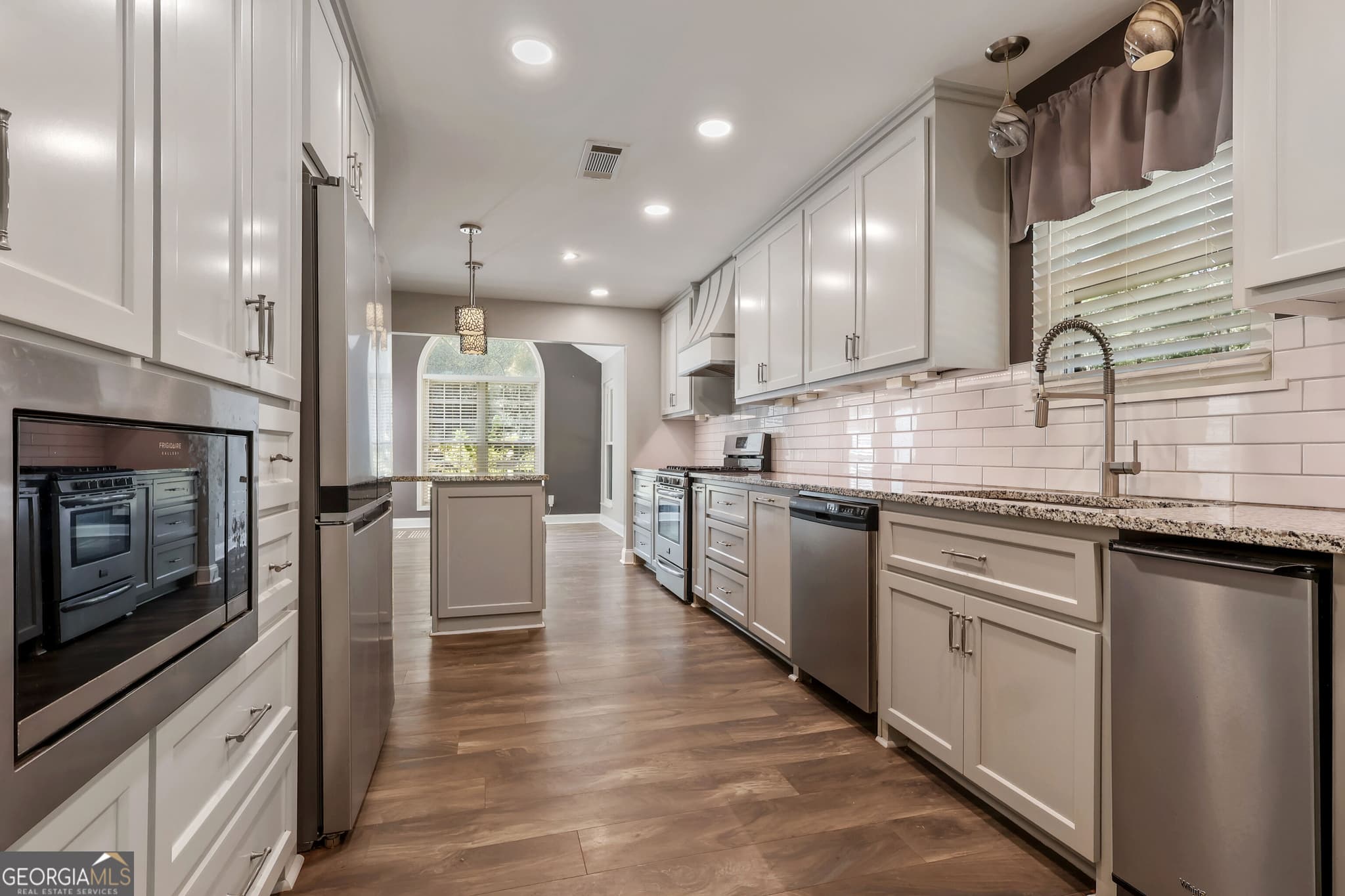 3 bedroom, 2 bathroom, 2,376 sq ft single family residence for sale at 70 Peeks Crossing Way, Senoia, GA 30276 — photo 3