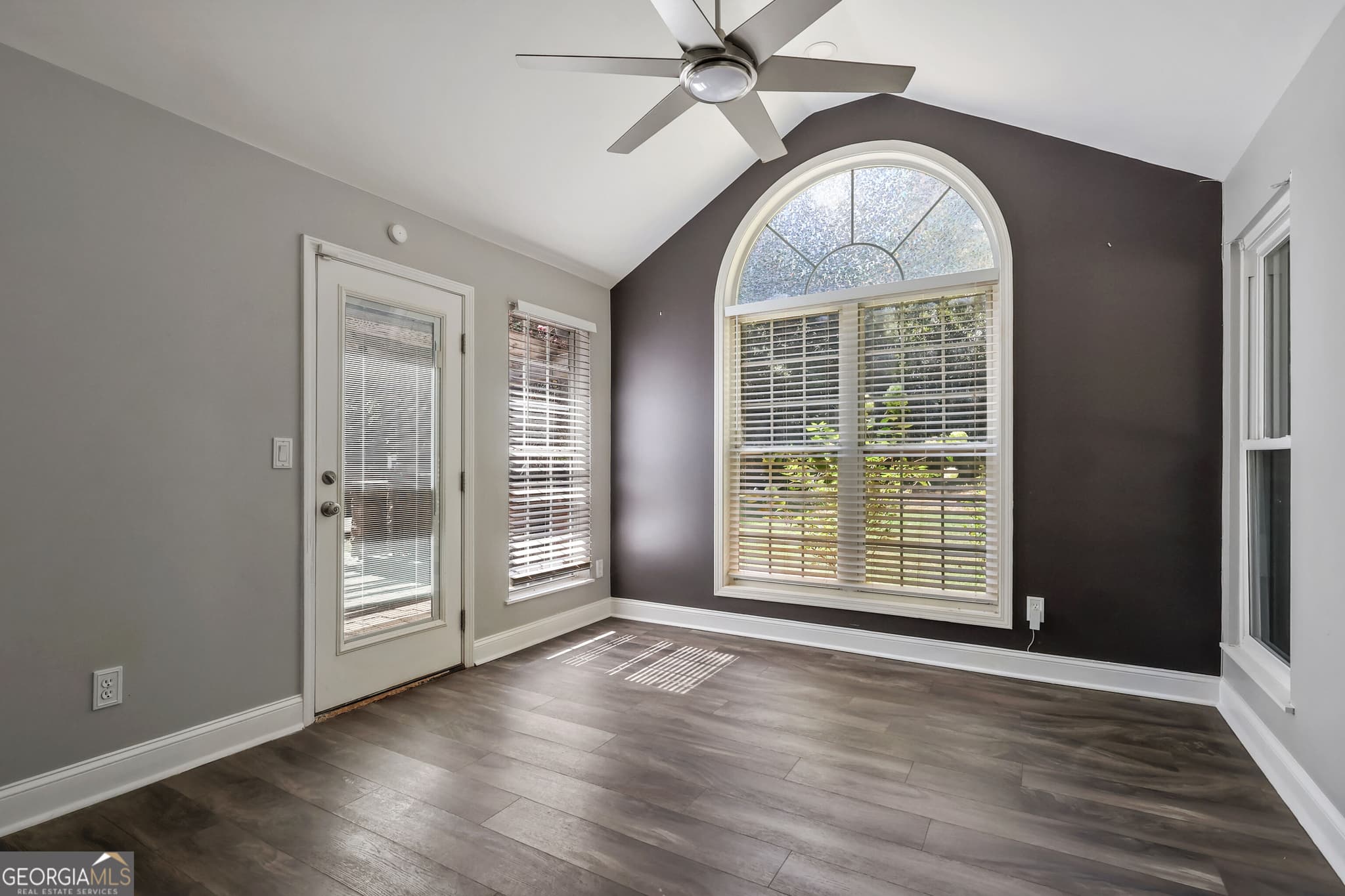 3 bedroom, 2 bathroom, 2,376 sq ft single family residence for sale at 70 Peeks Crossing Way, Senoia, GA 30276 — photo 8