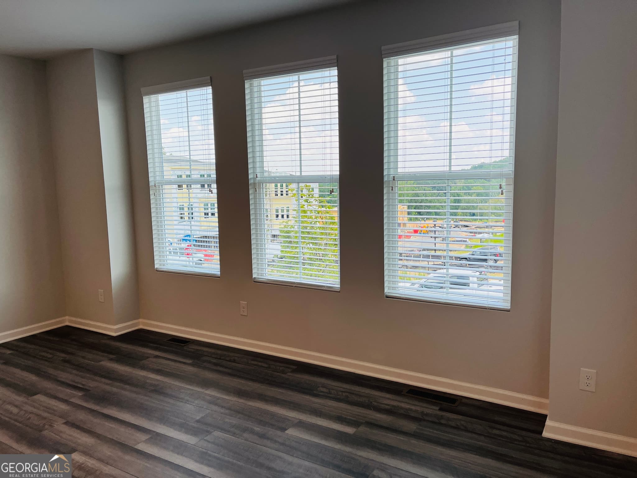 3 bedroom, 3 bathroom, 2,383 sq ft townhouse for rent at 2732 Creekview Terrace, Atlanta, GA 30318 for $2,850 a month — photo 8